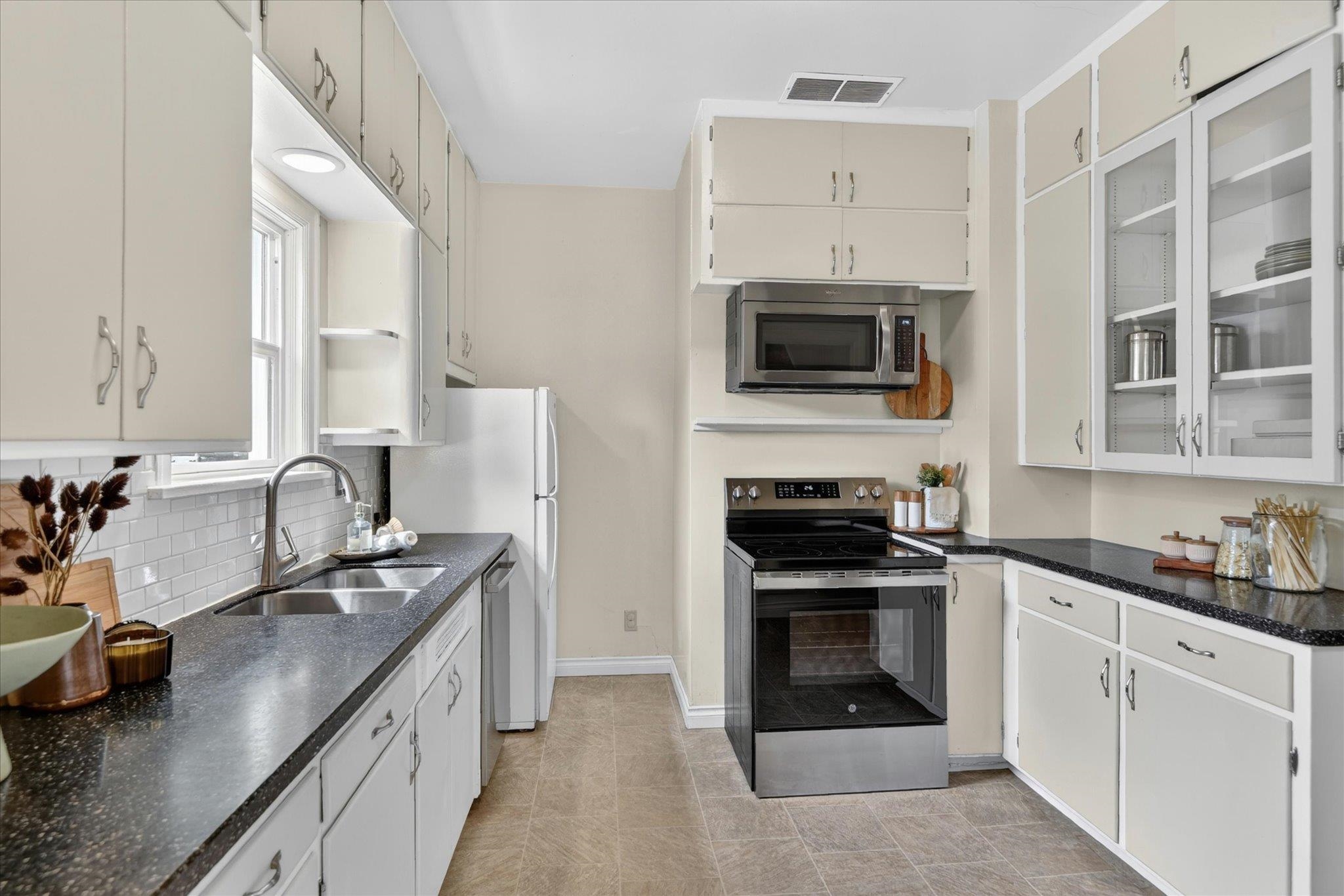 1218 E Augusta Ave - Photo 12