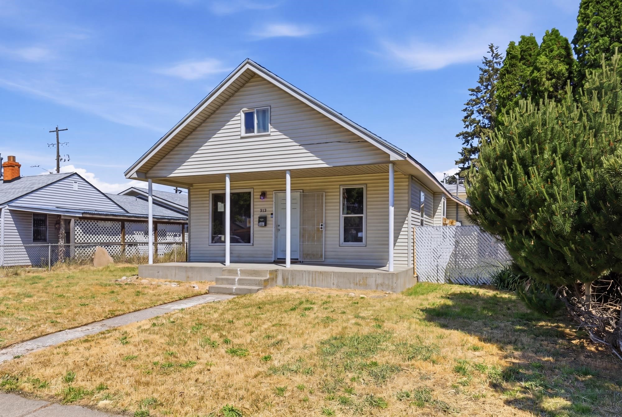 313 E E Queen Ave - Photo 2
