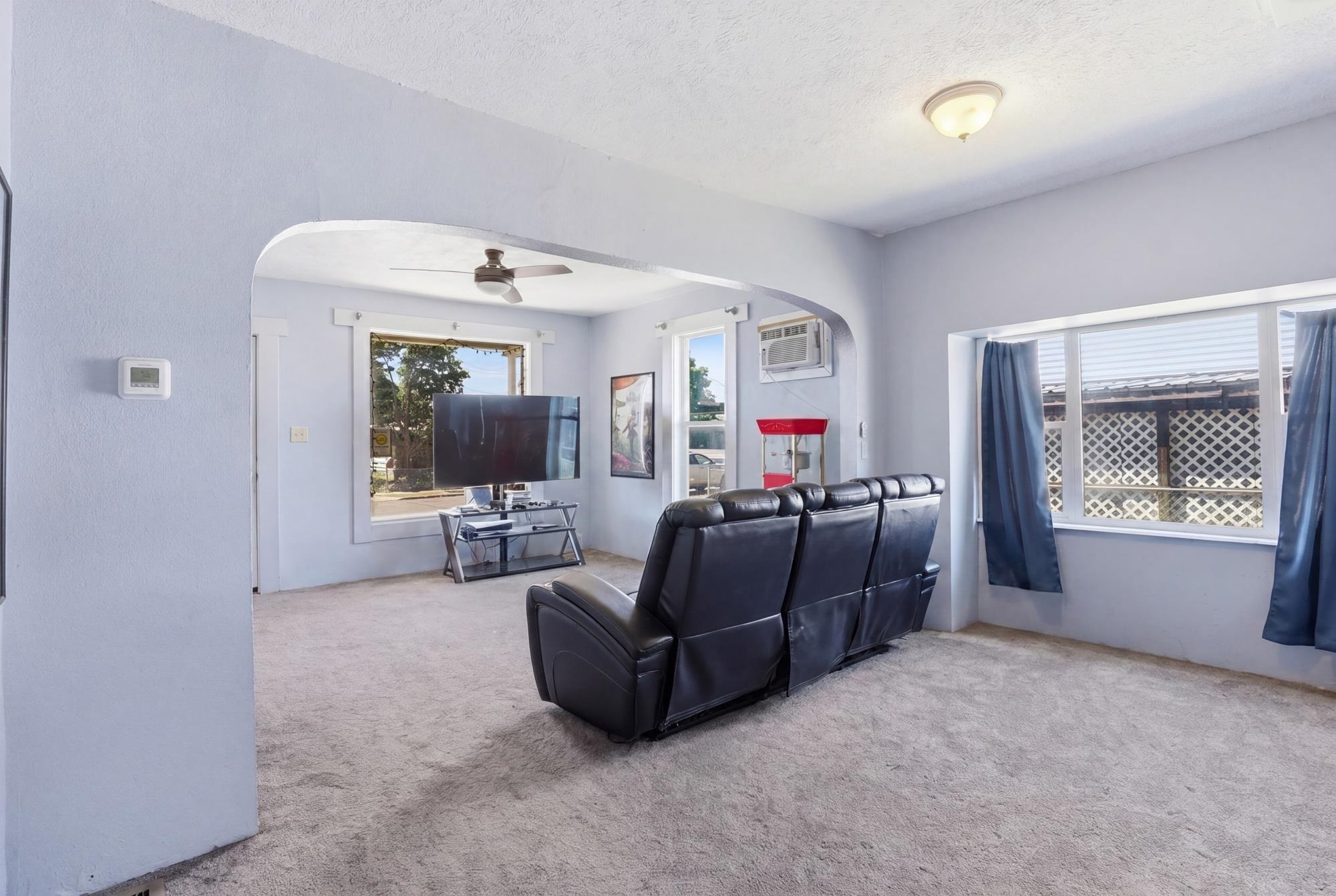 313 E E Queen Ave - Photo 5