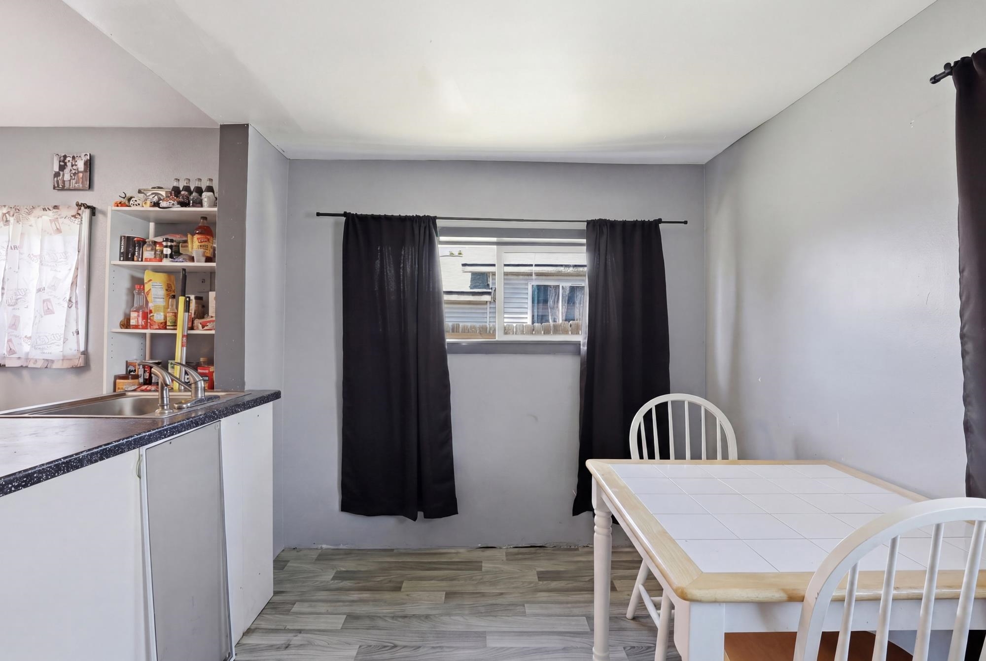 313 E E Queen Ave - Photo 9