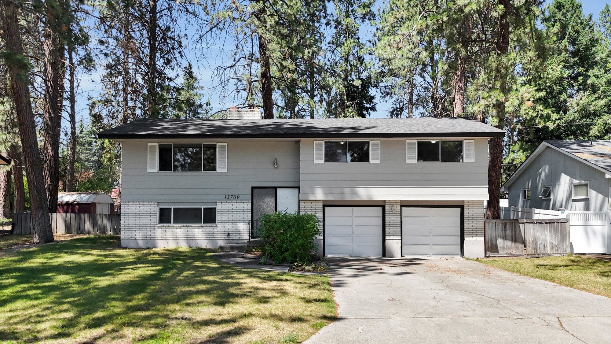 13709 E 30th Ave - Photo 1