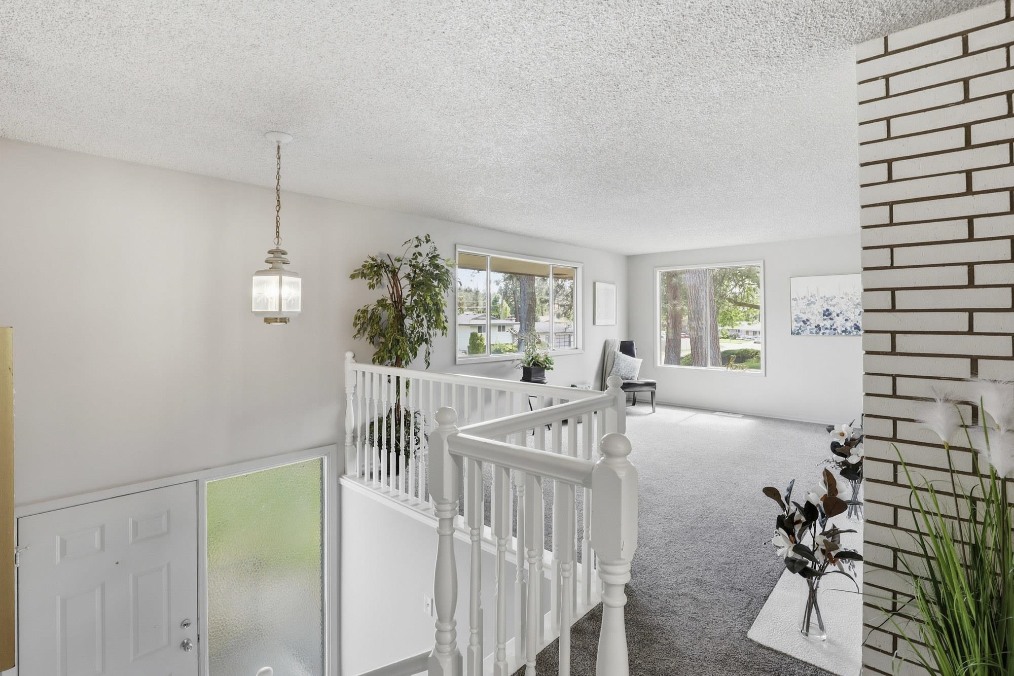 13709 E 30th Ave - Photo 4