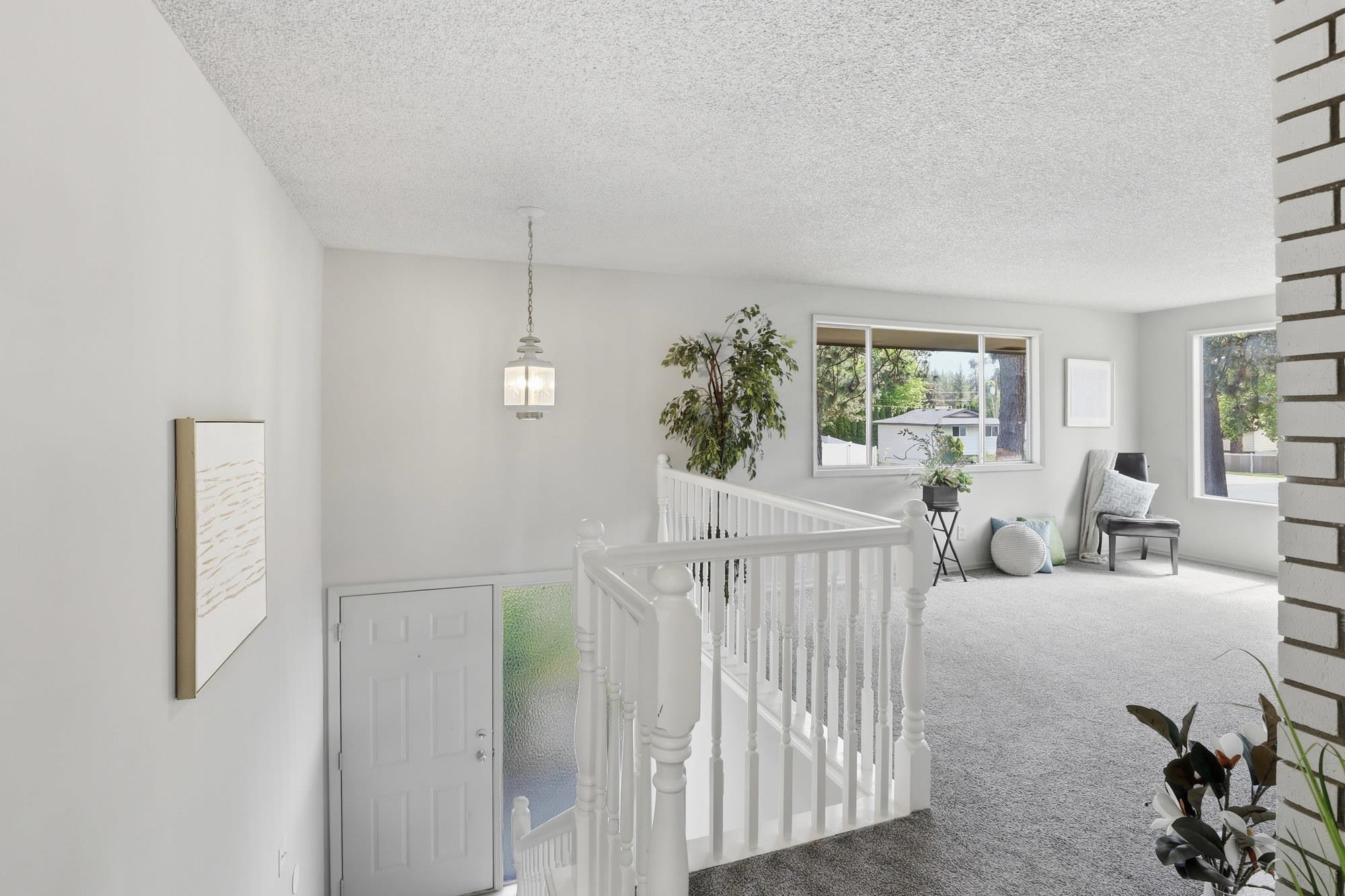 13709 E 30th Ave - Photo 5