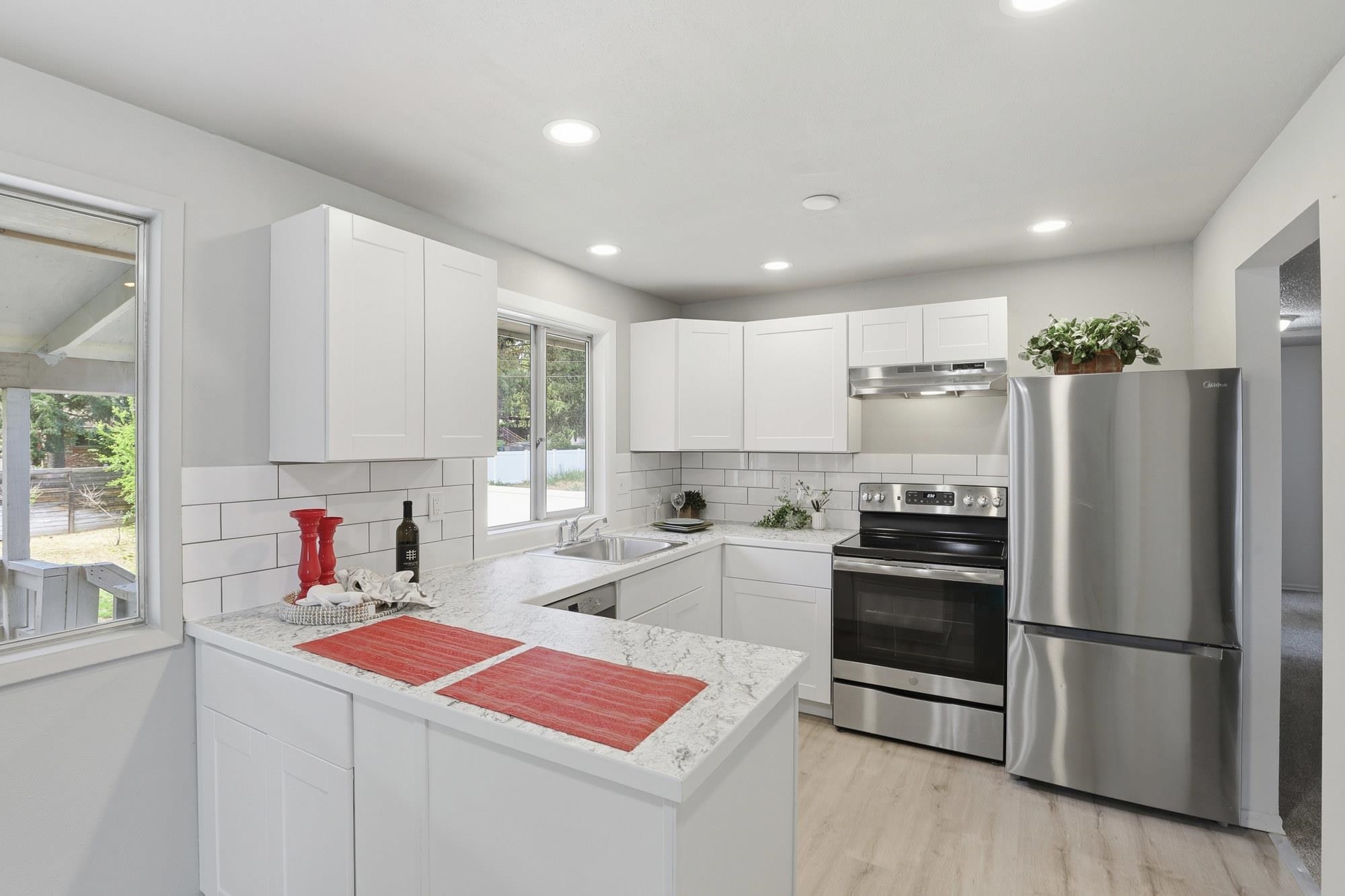 13709 E 30th Ave - Photo 12