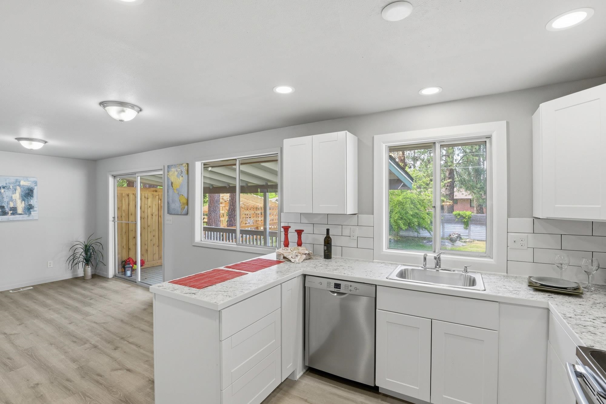 13709 E 30th Ave - Photo 16