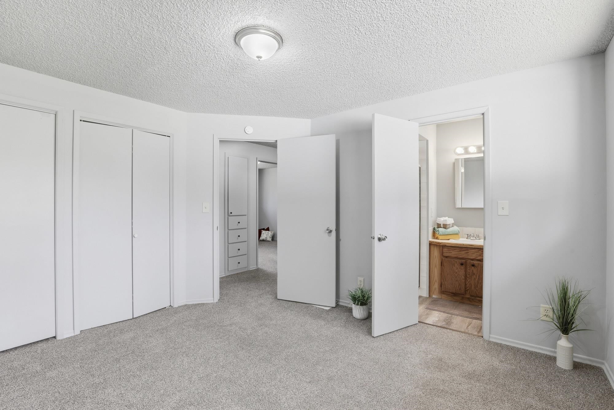 13709 E 30th Ave - Photo 18