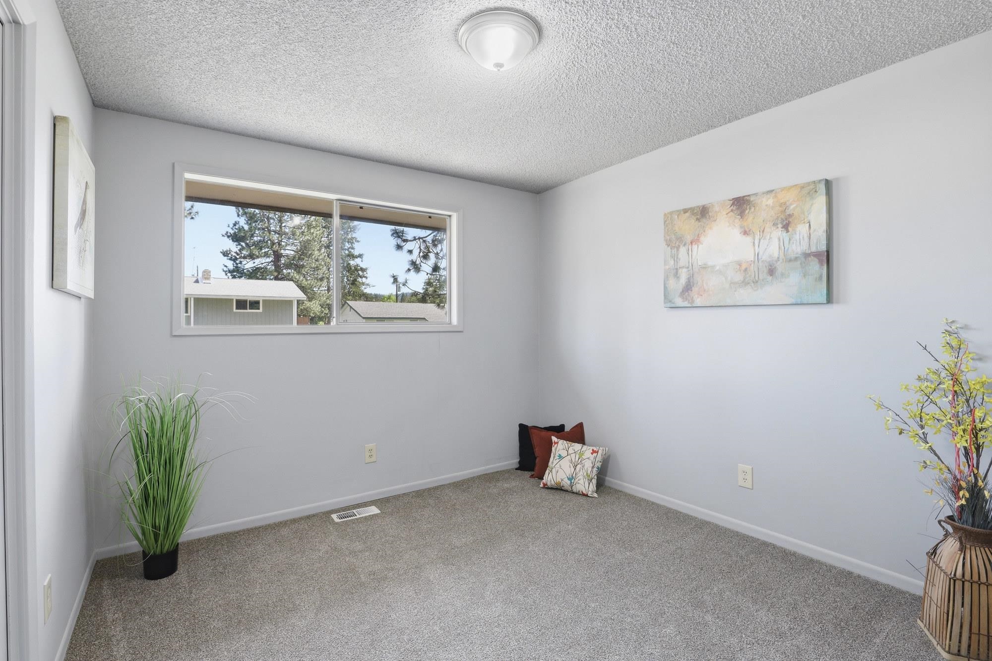 13709 E 30th Ave - Photo 21