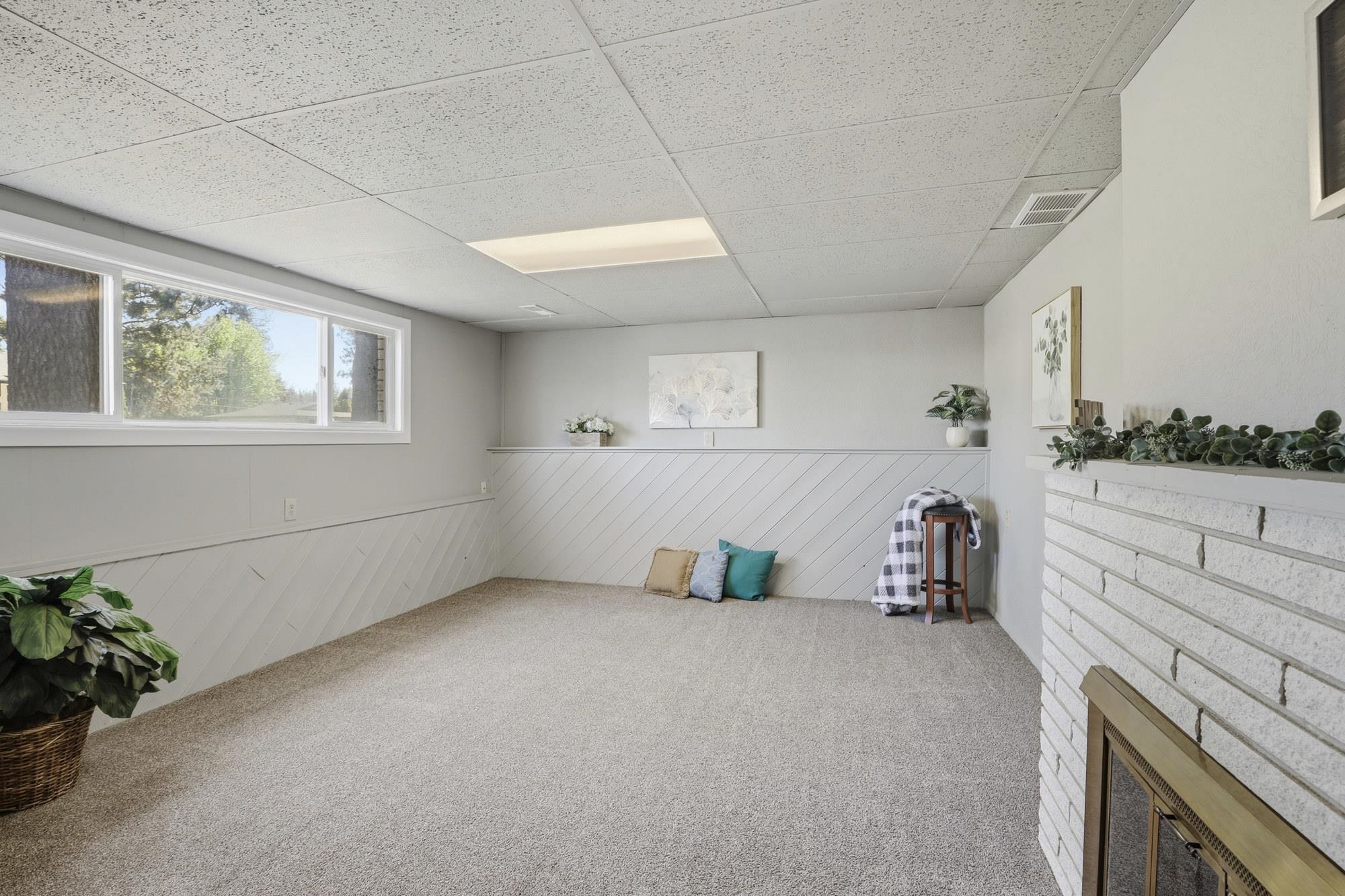 13709 E 30th Ave - Photo 24