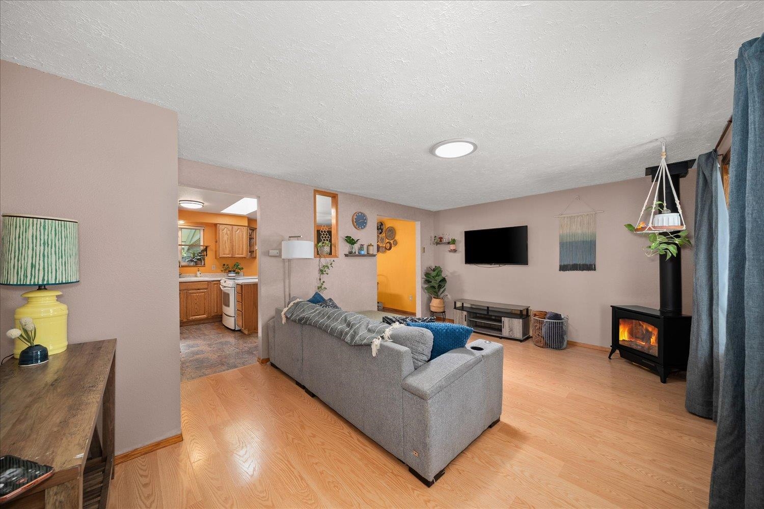 638 N Staples St - Photo 4