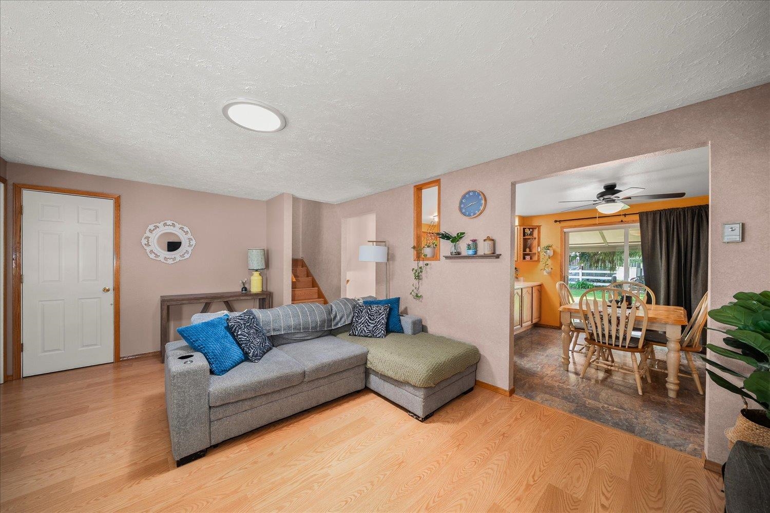 638 N Staples St - Photo 3