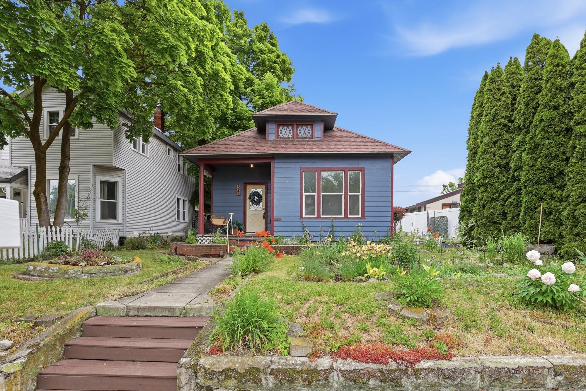 527 E Bridgeport Ave - Photo 2
