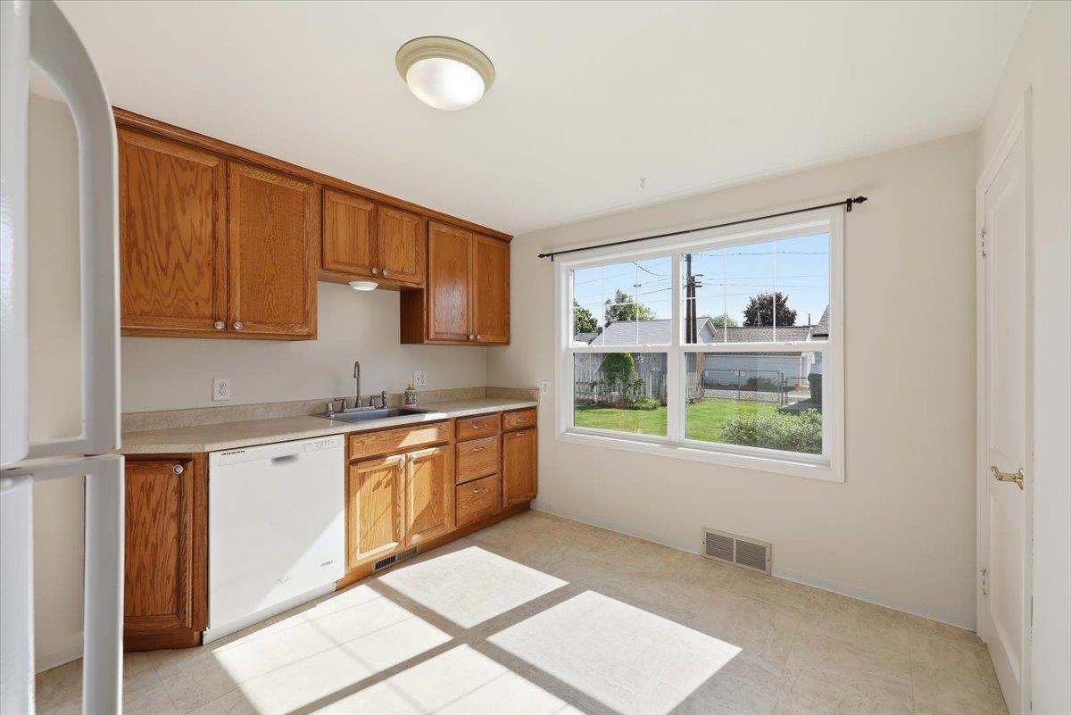 4728 N Cannon St - Photo 9