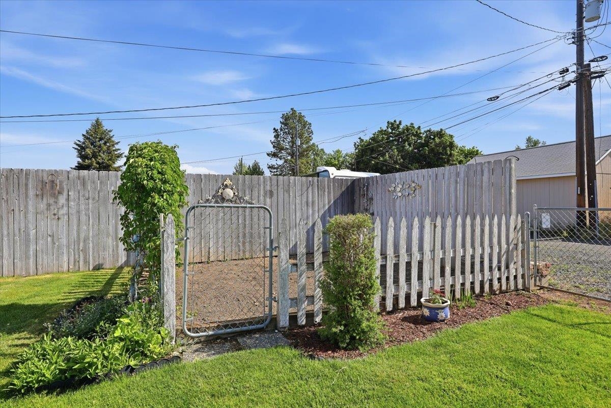 4728 N Cannon St - Photo 27