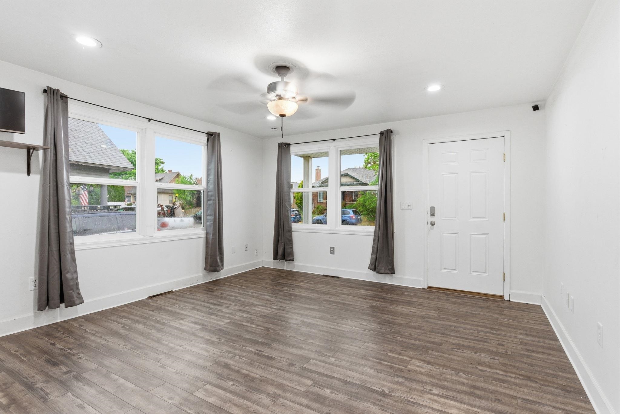 554 E Bridgeport Ave - Photo 5