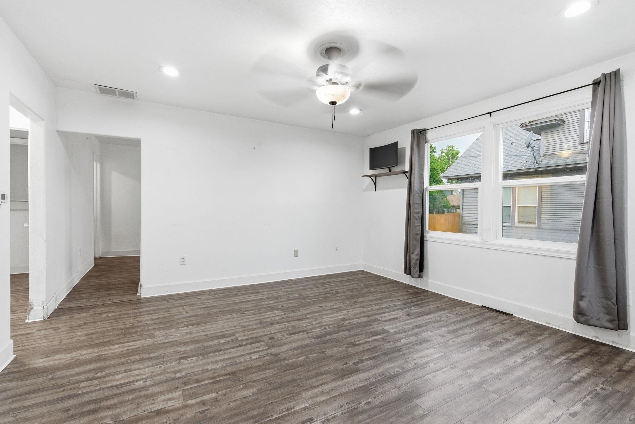 554 E Bridgeport Ave - Photo 6