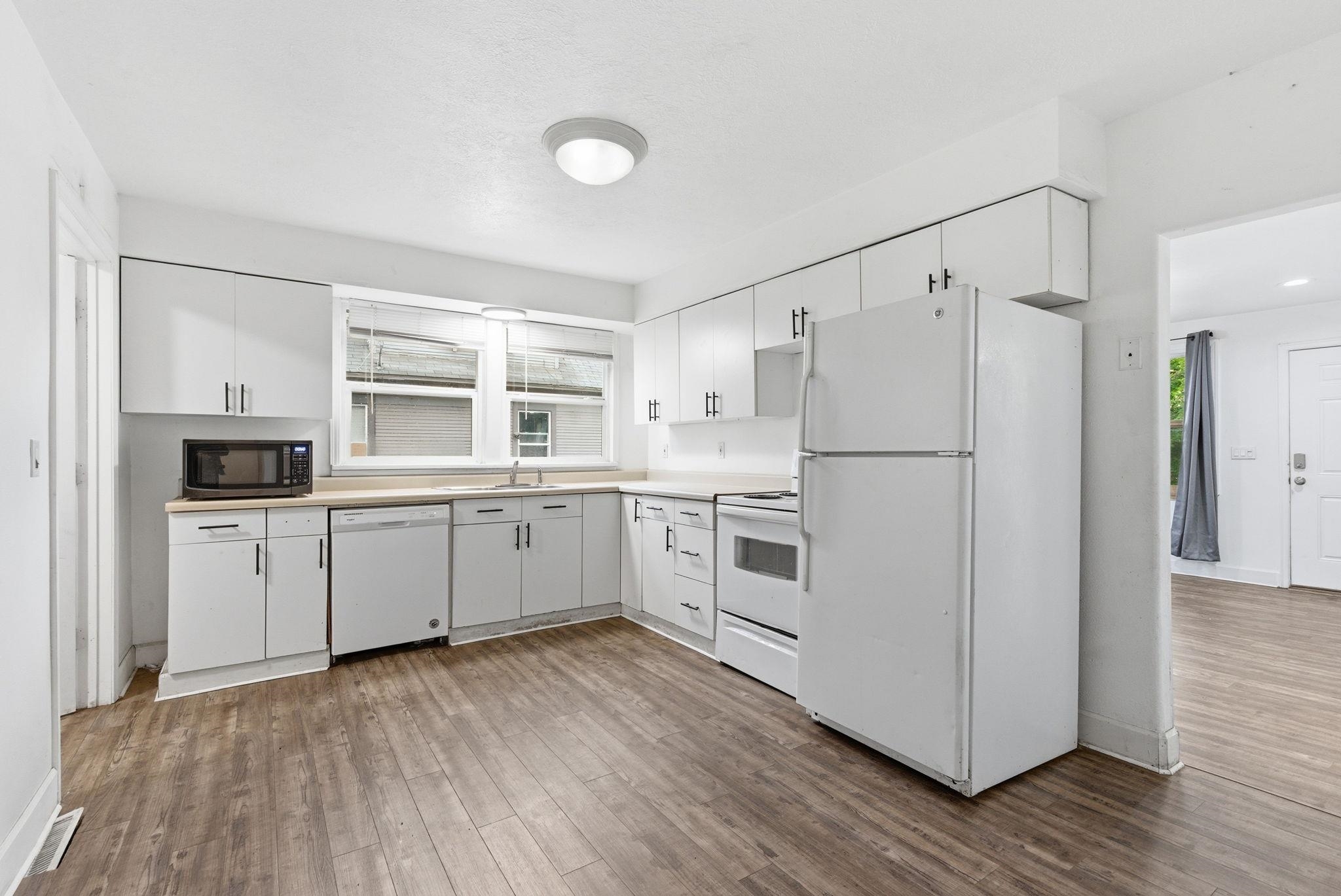 554 E Bridgeport Ave - Photo 7