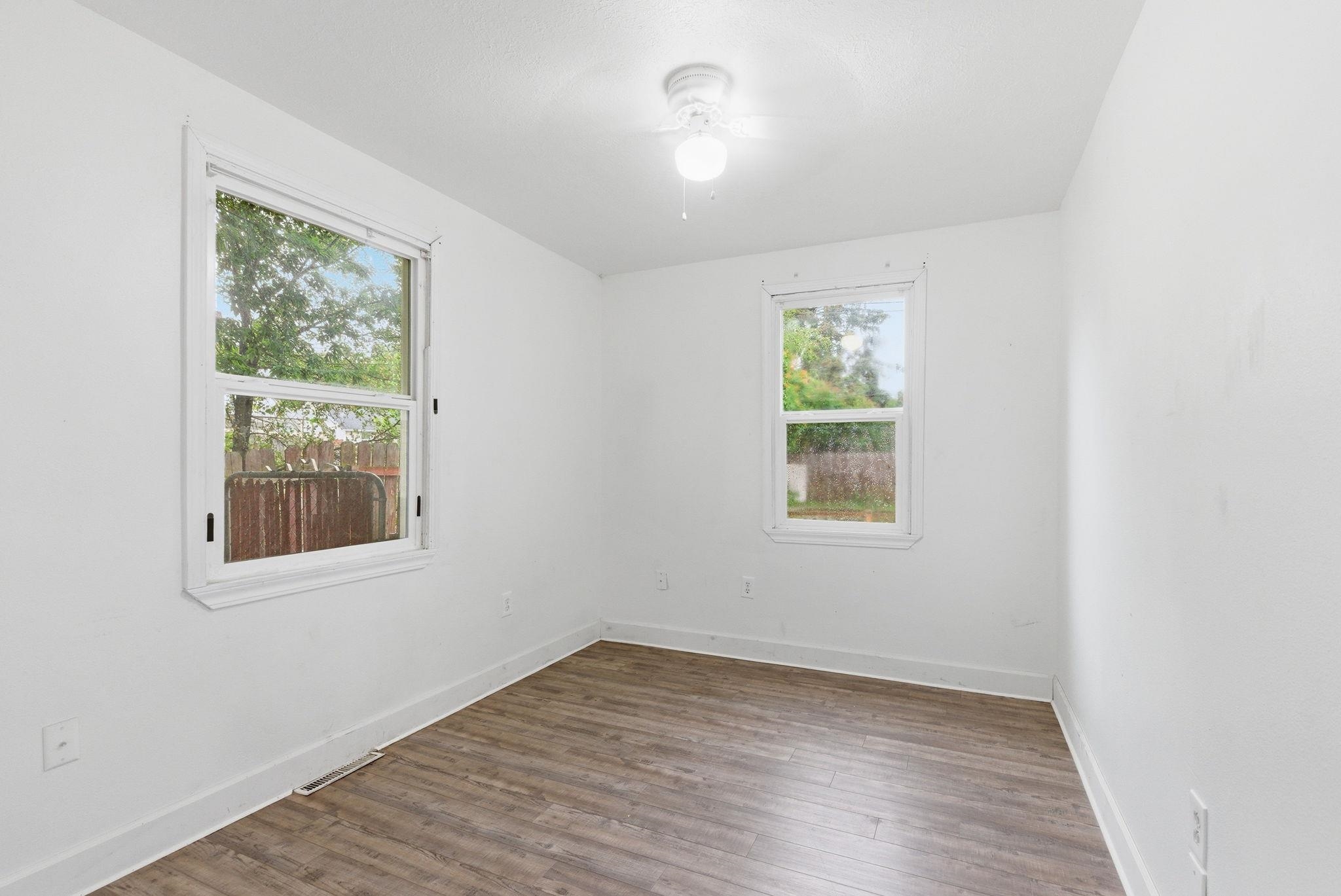 554 E Bridgeport Ave - Photo 14