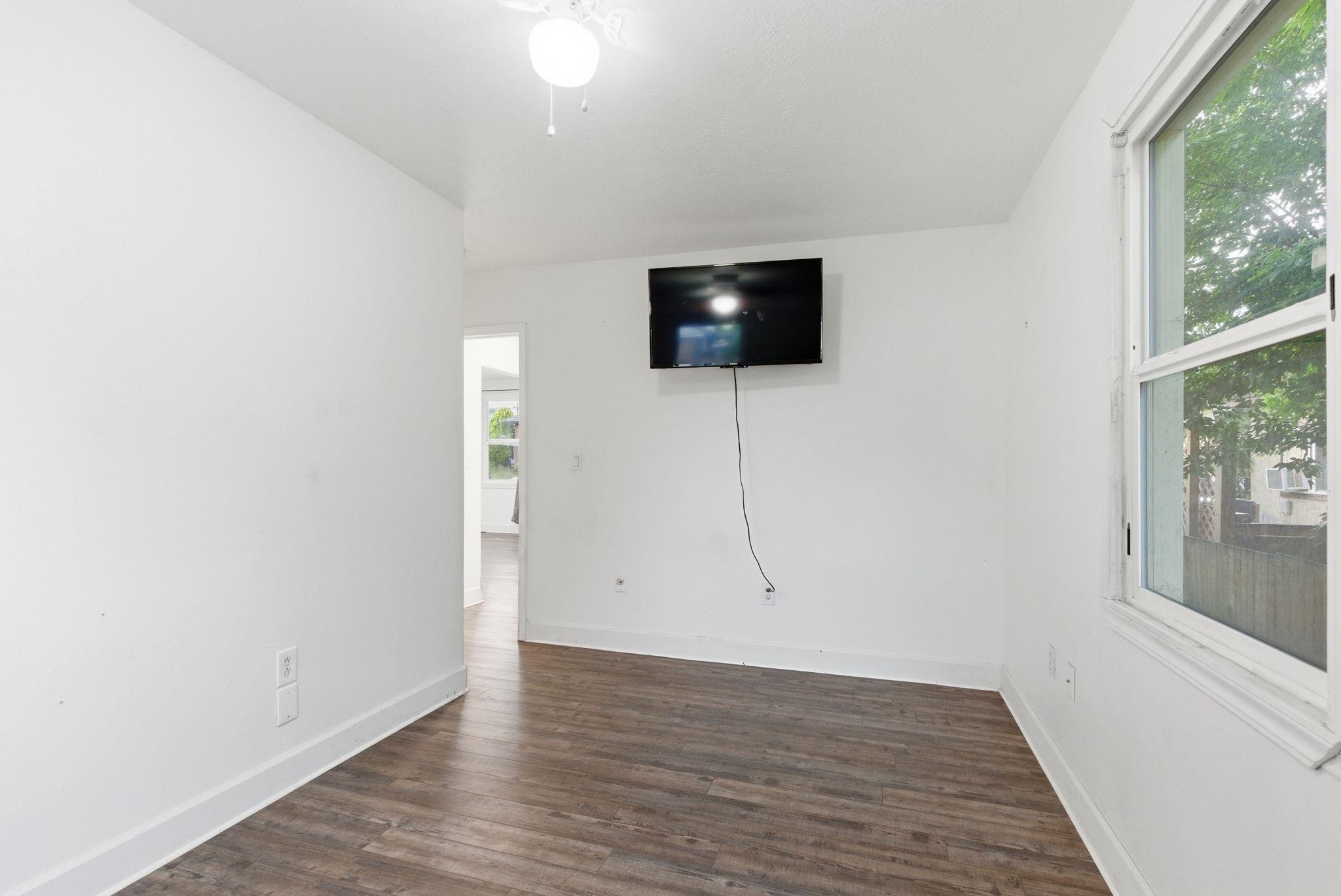 554 E Bridgeport Ave - Photo 16