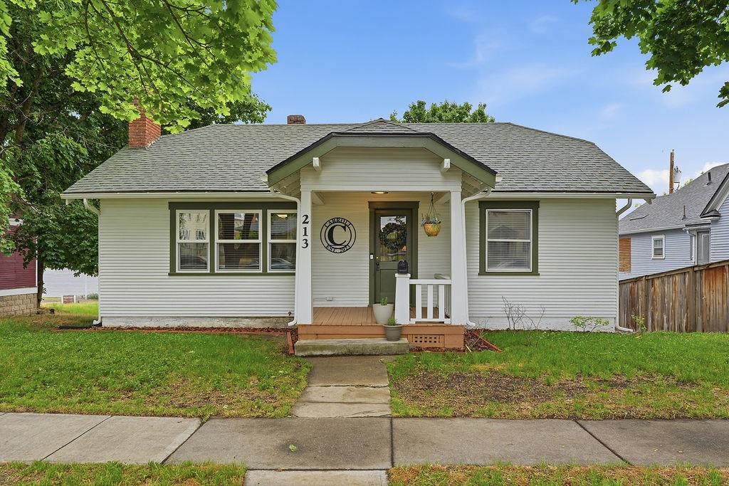 213 6th St - Photo 1