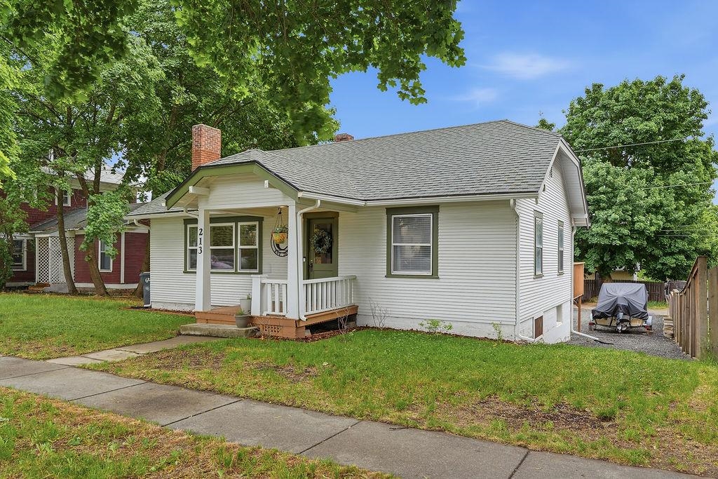 213 6th St - Photo 3