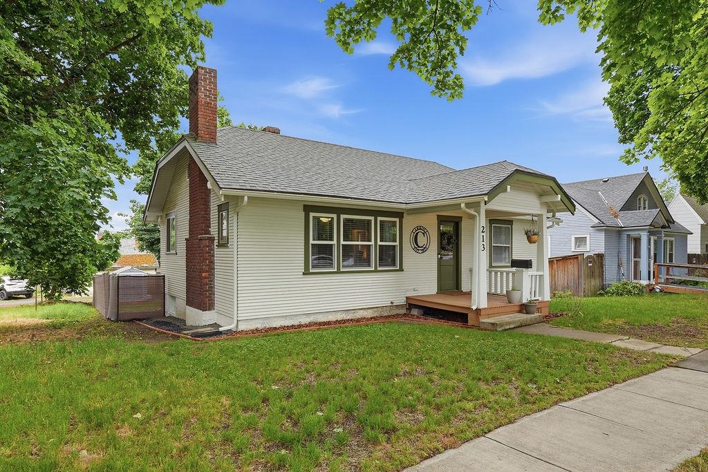 213 6th St - Photo 2