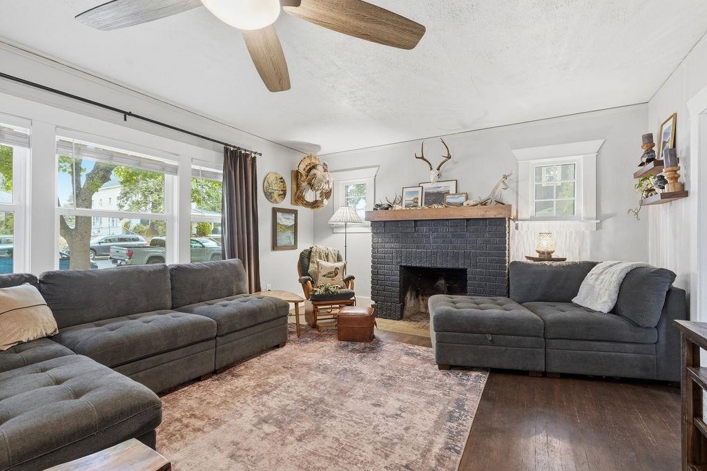 213 6th St - Photo 4