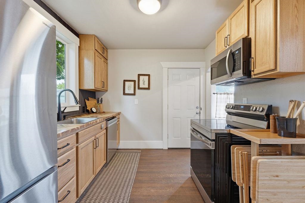 213 6th St - Photo 10