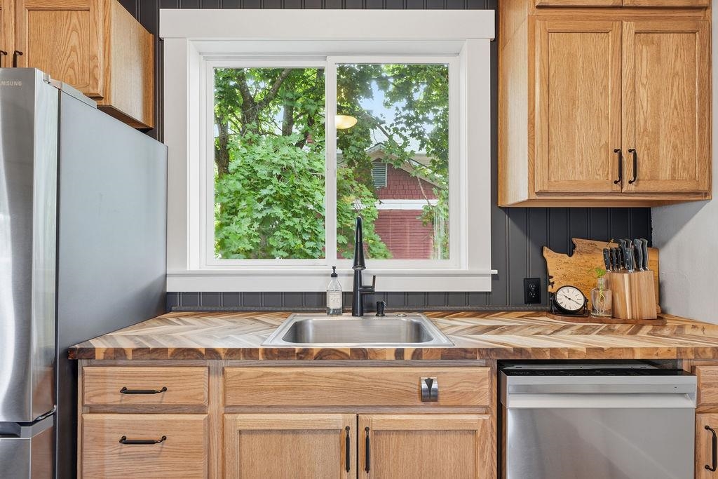 213 6th St - Photo 13