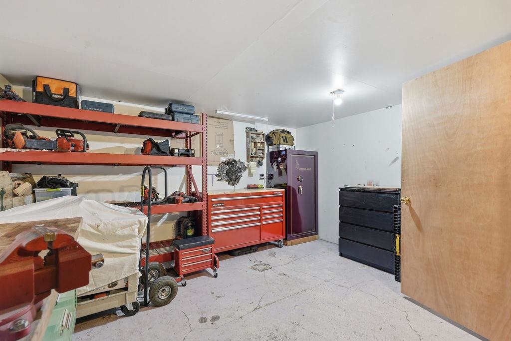 213 6th St - Photo 22
