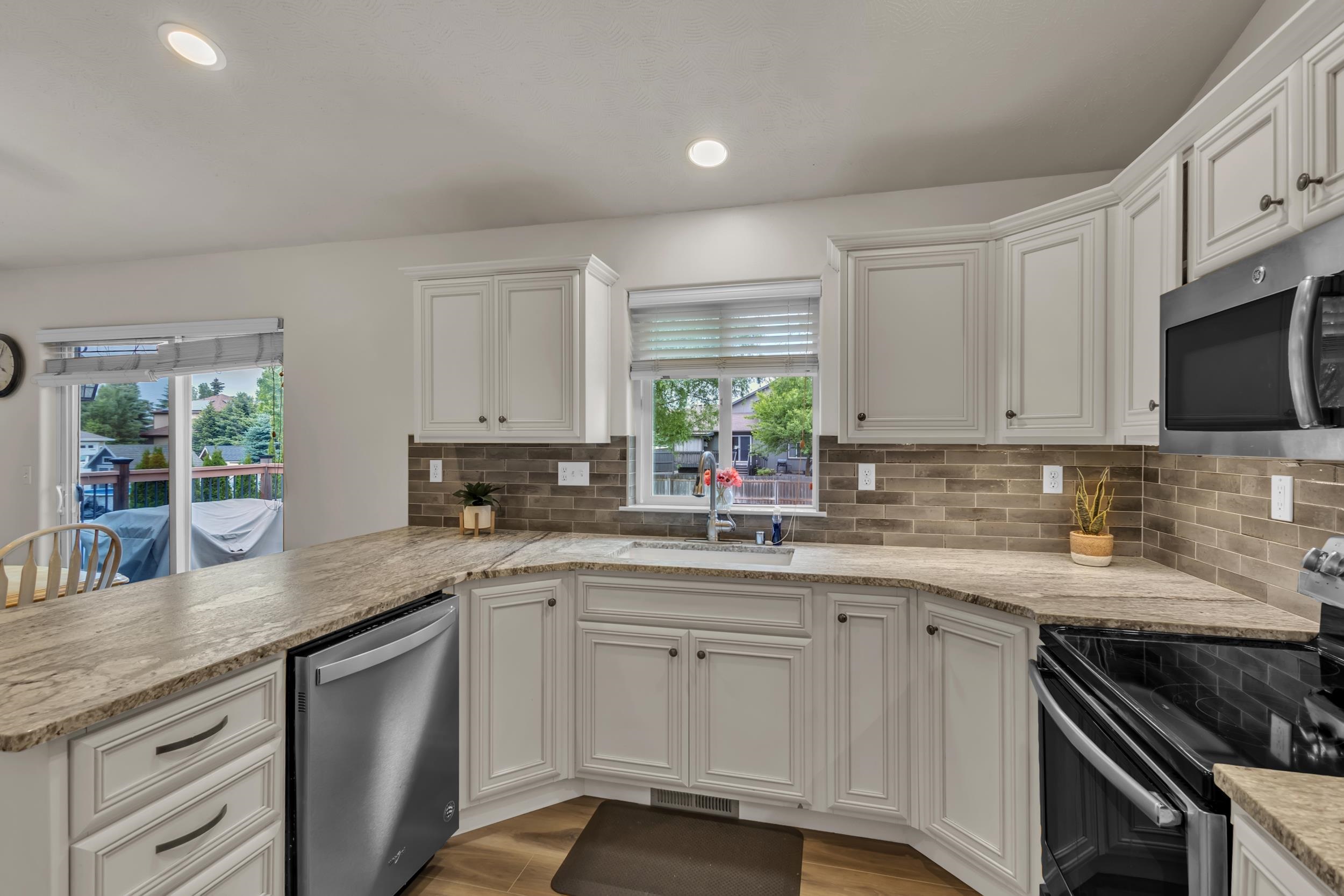 8716 N J Ct - Photo 12