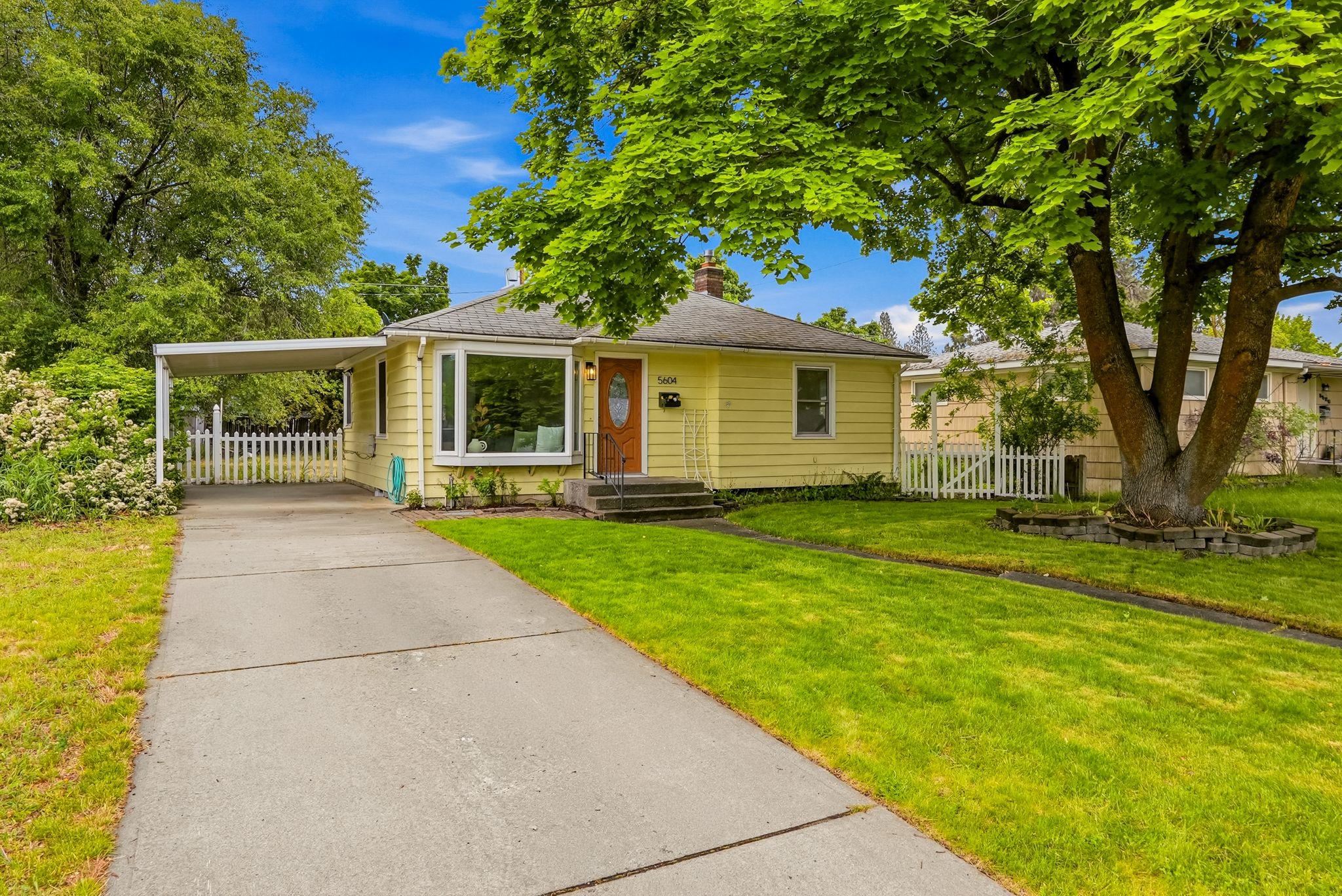 5604 N Elm St - Photo 2