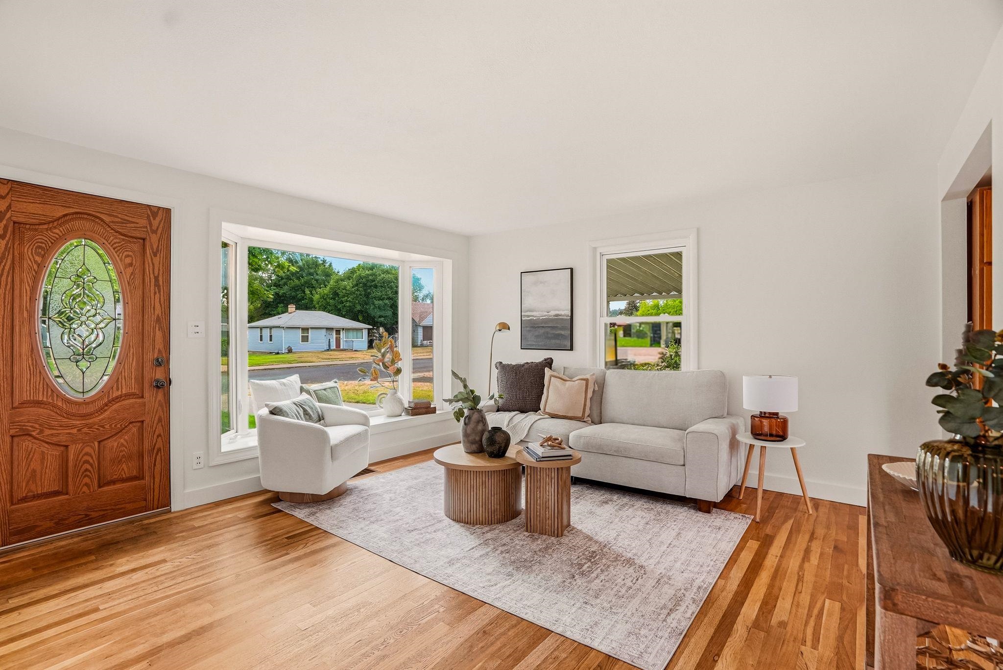 5604 N Elm St - Photo 3