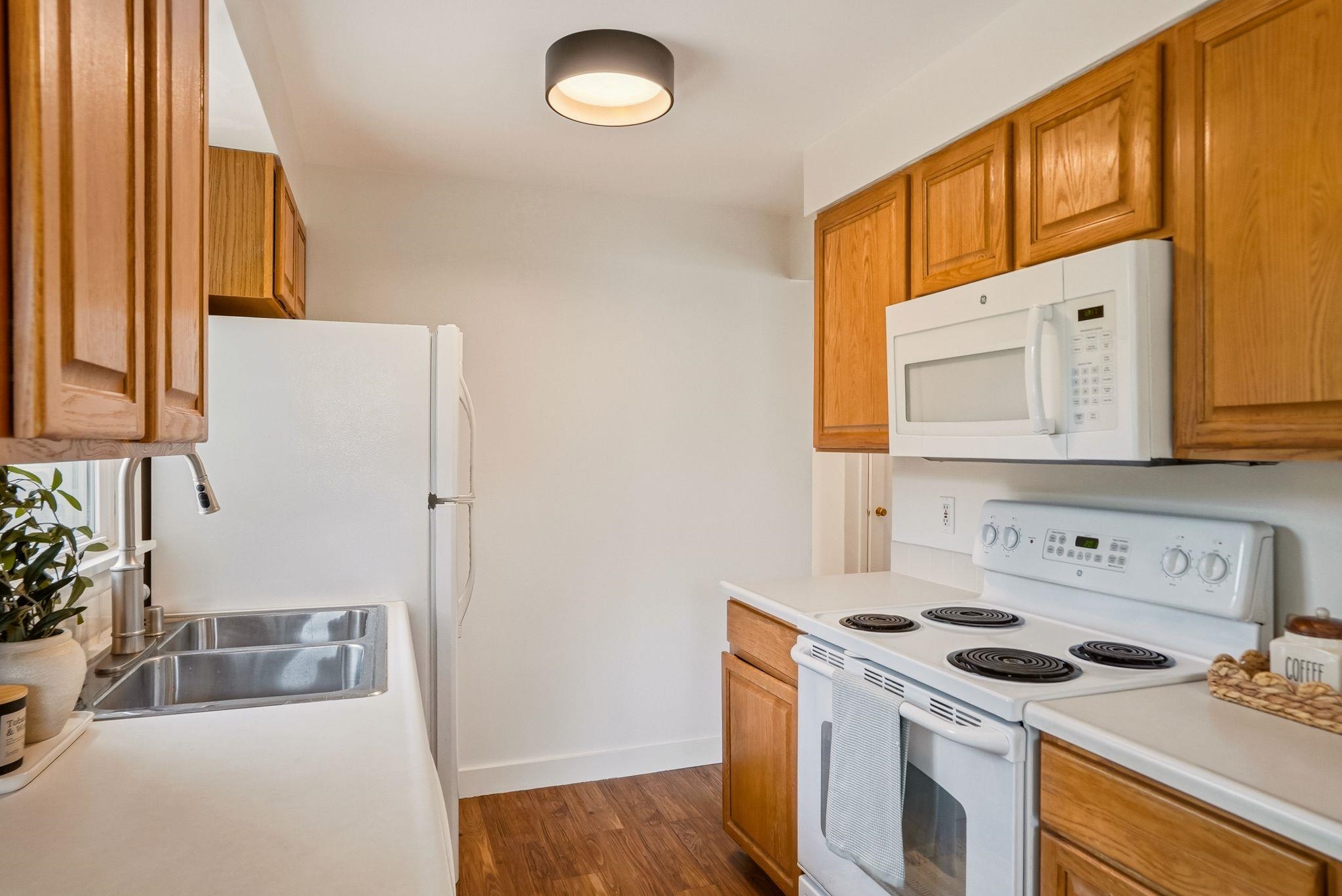 5604 N Elm St - Photo 8