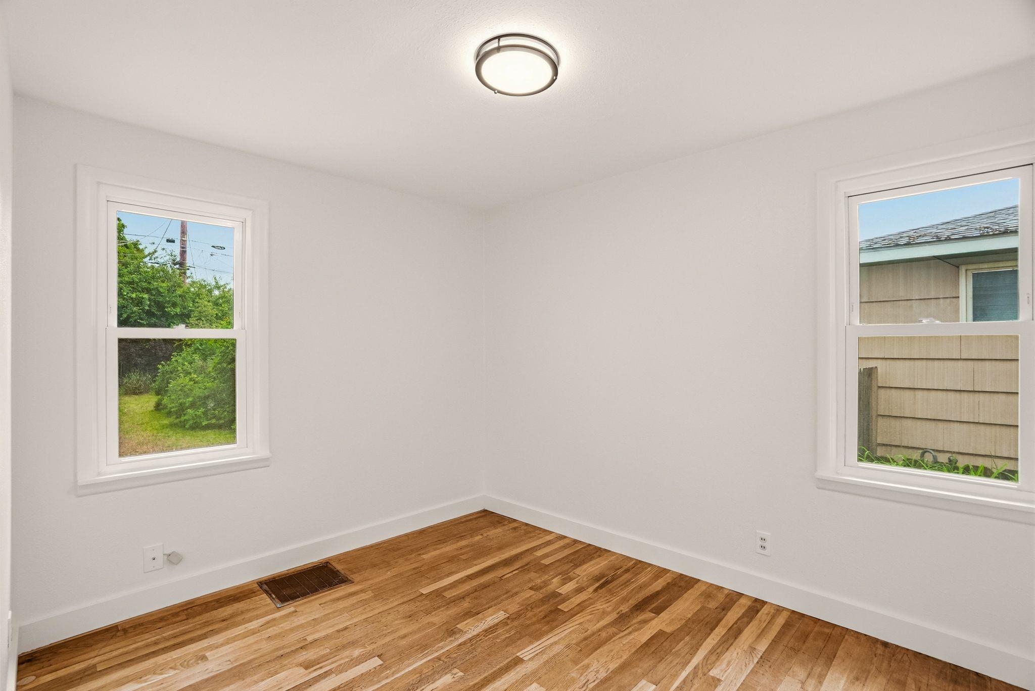 5604 N Elm St - Photo 13