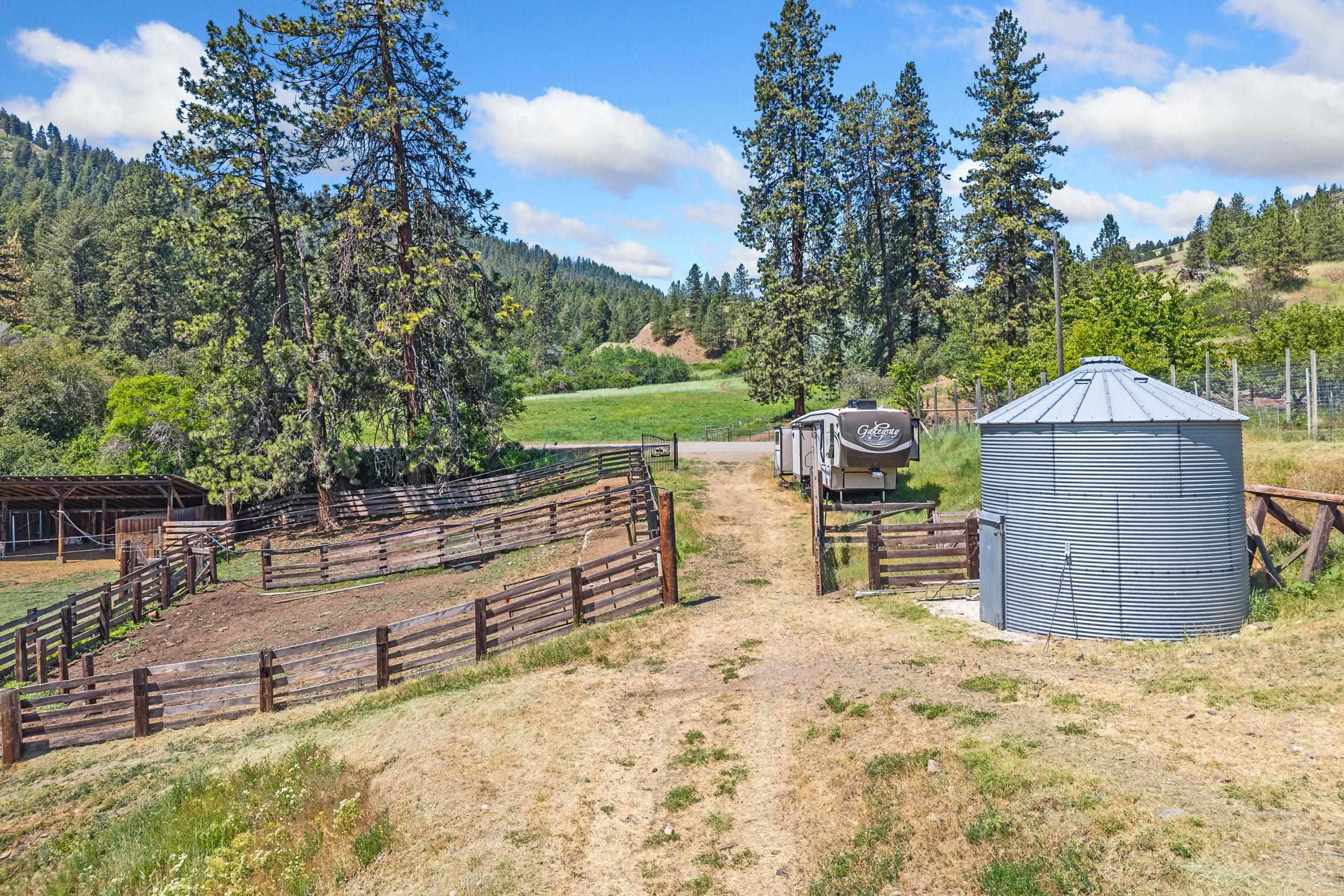 3296 Silver Creek Rd - Photo 26