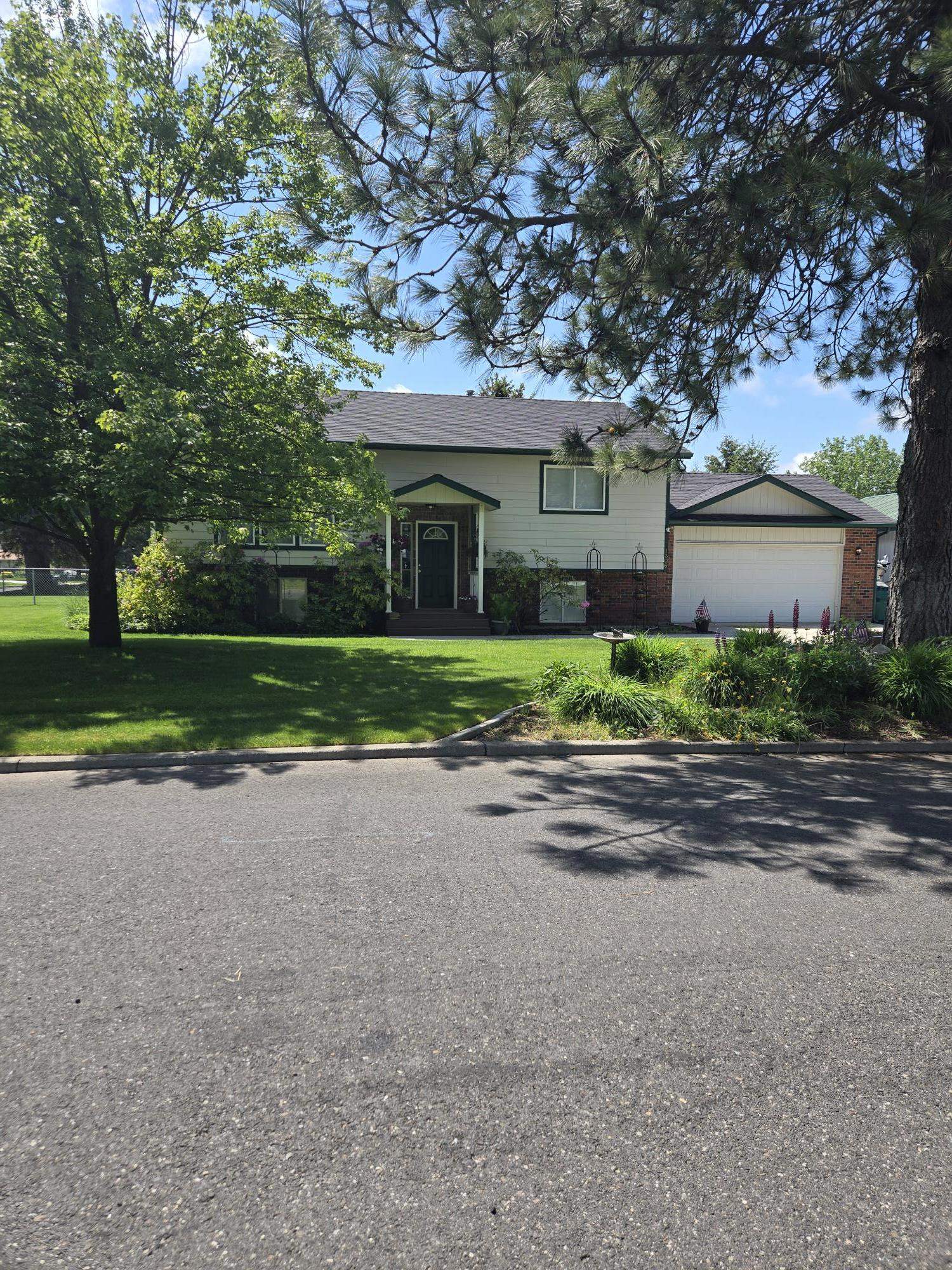 1306 E 3rd Ave - Photo 2