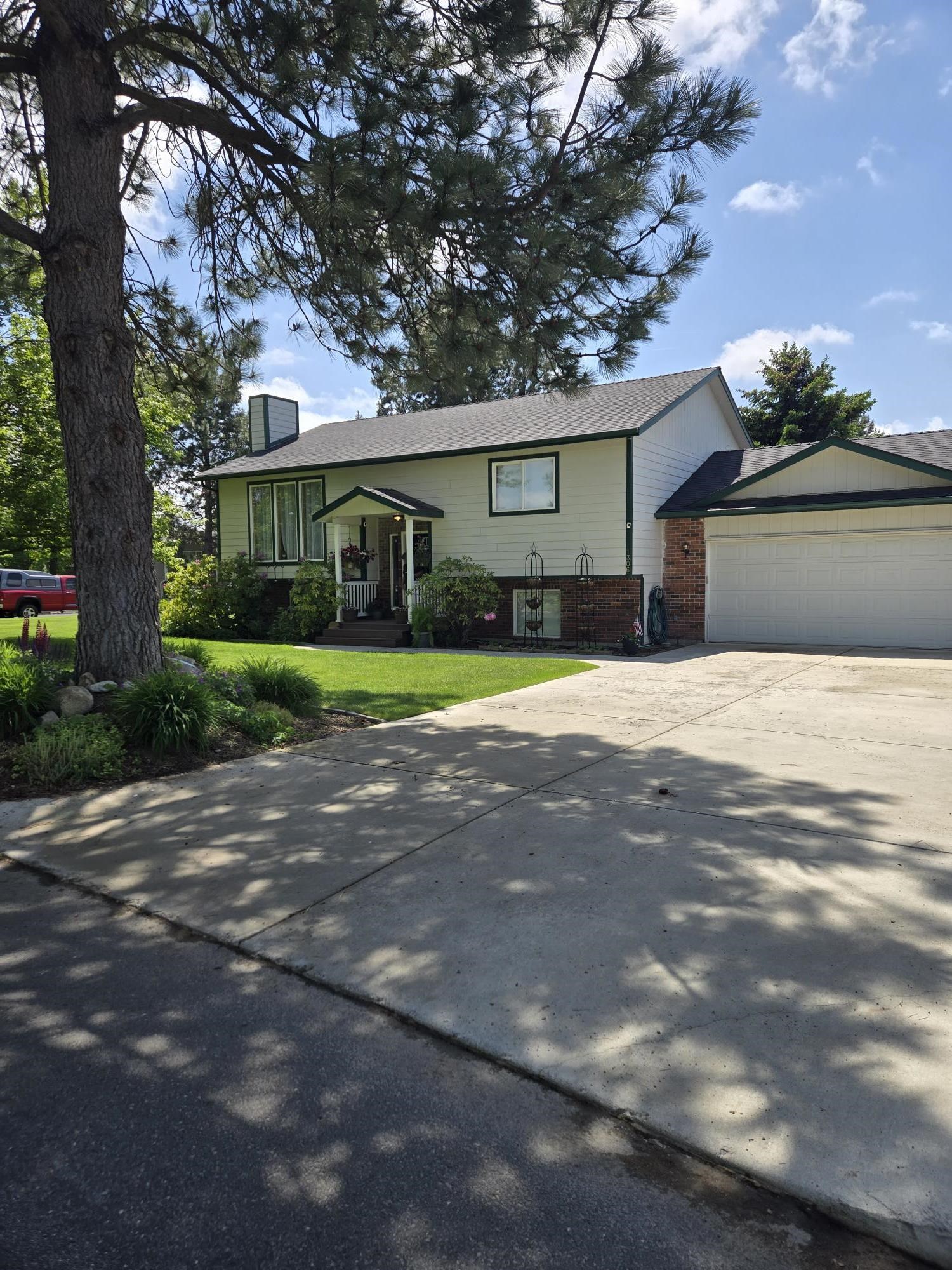 1306 E 3rd Ave - Photo 1
