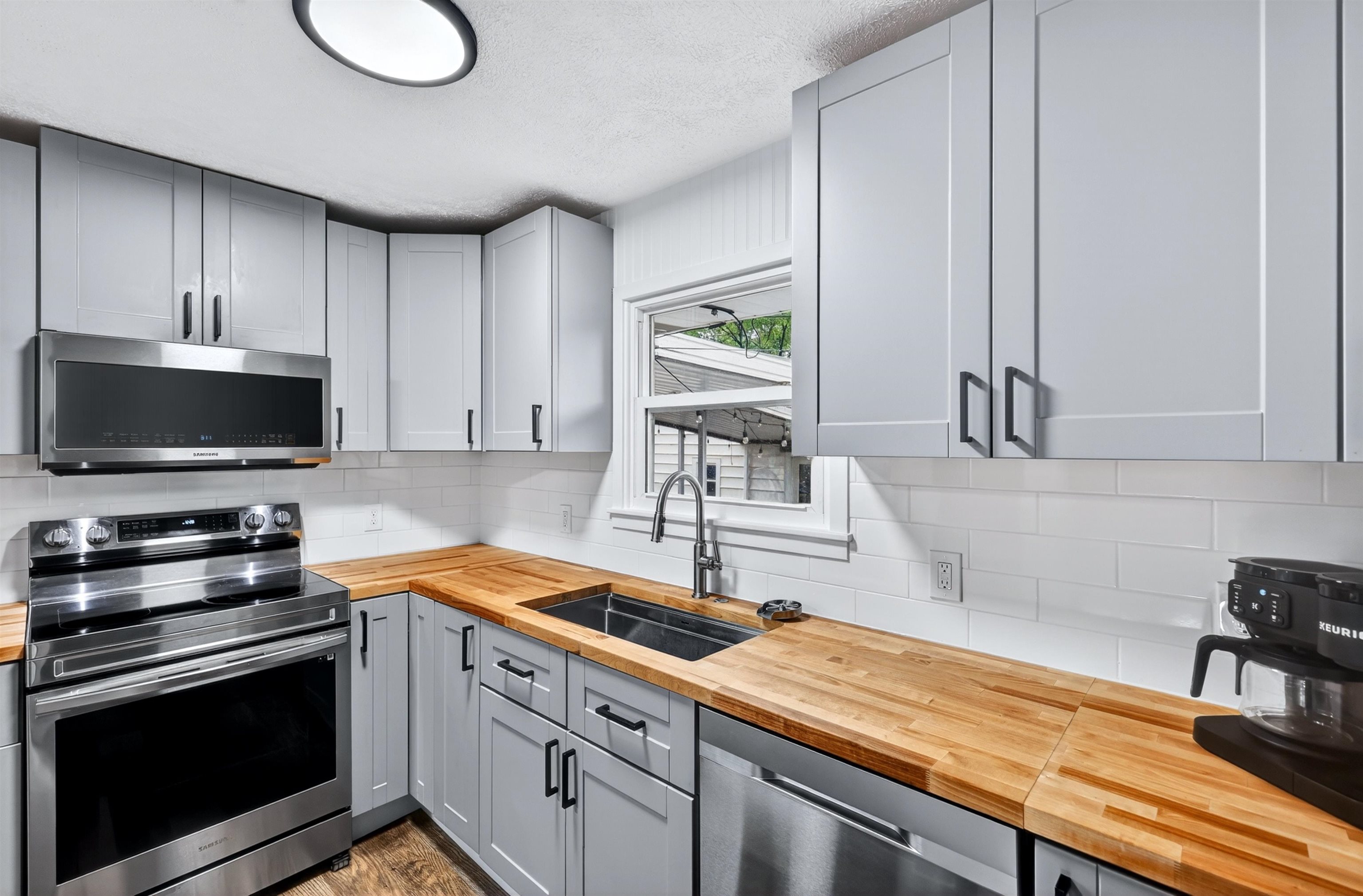 4007 E Grace Ave - Photo 3