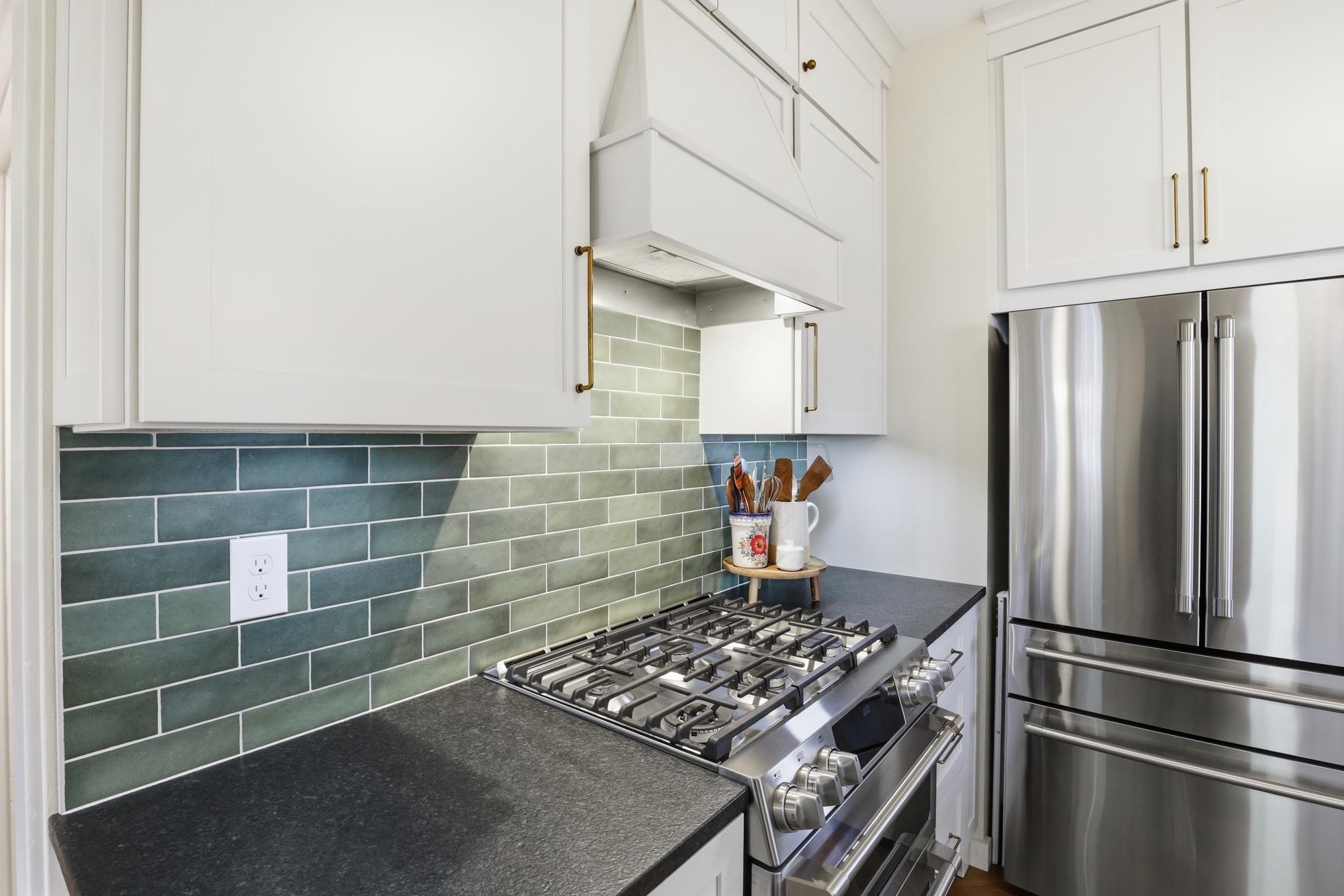 733 E 33rd Ave - Photo 14