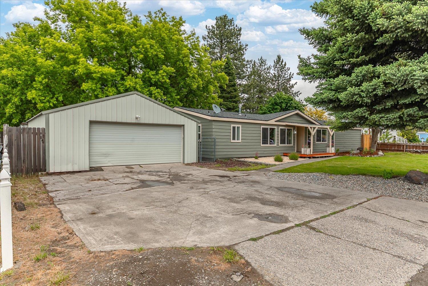 3315 E 3rd Ct - Photo 4