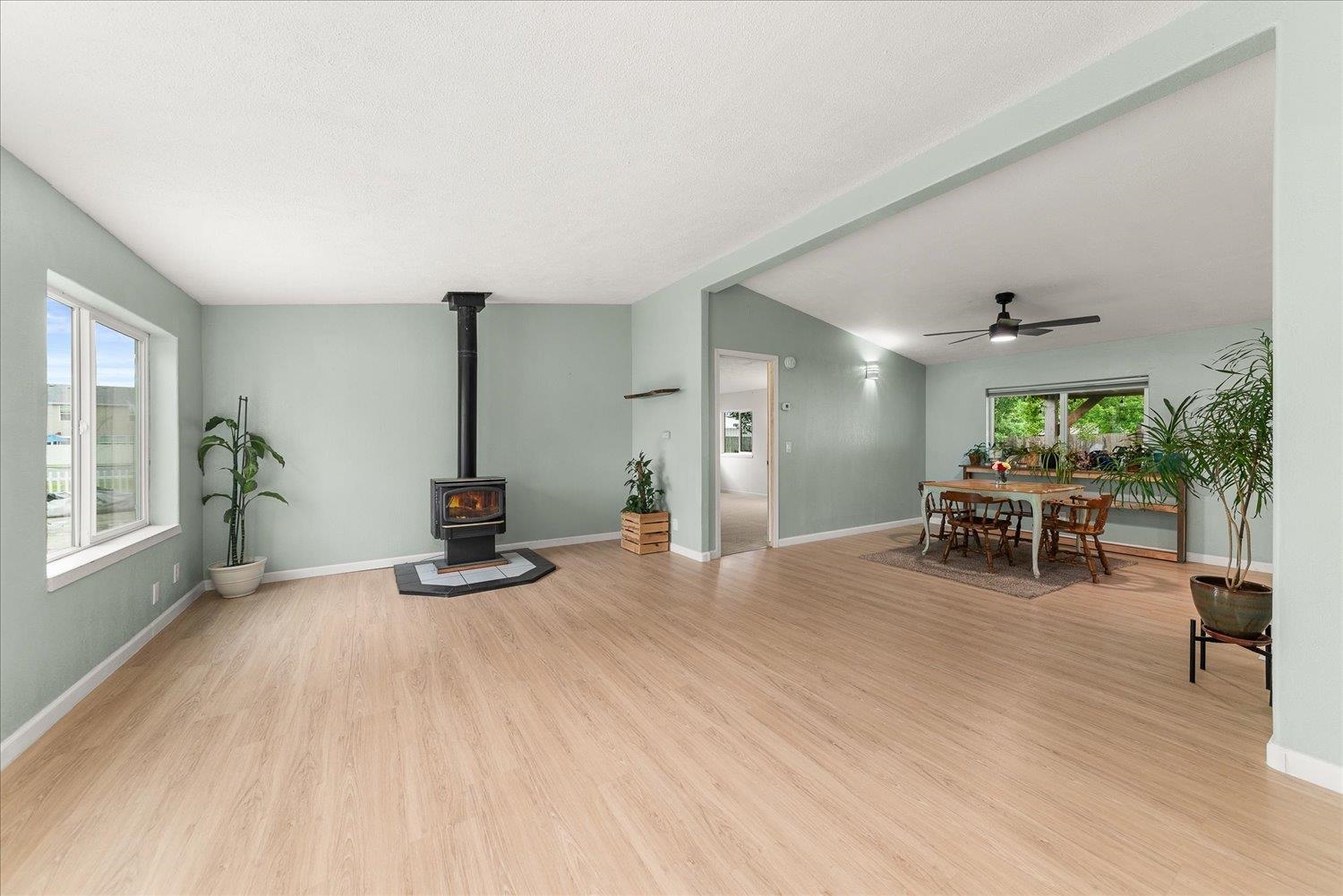3315 E 3rd Ct - Photo 8