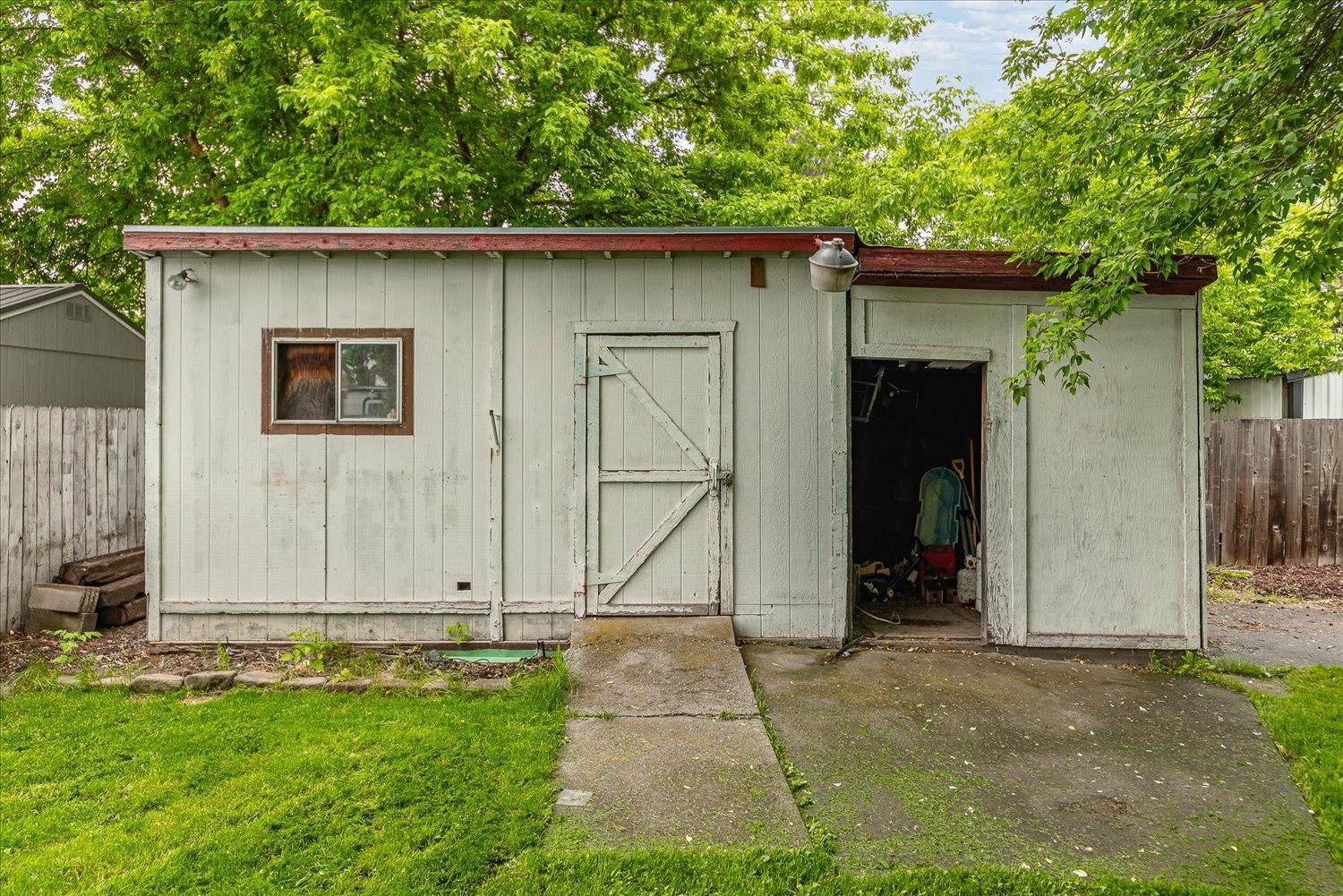 3315 E 3rd Ct - Photo 42