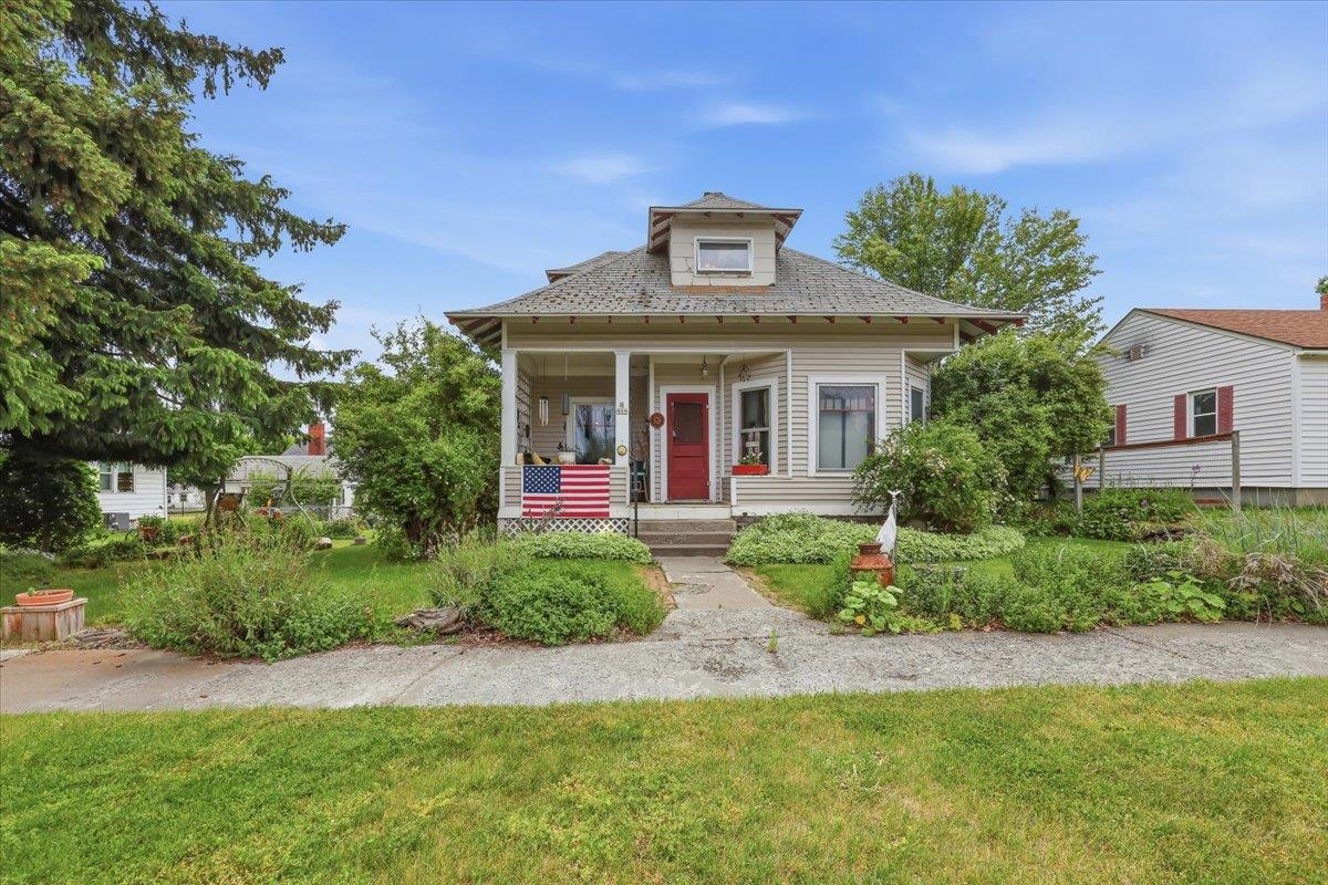 809 Main St - Photo 1