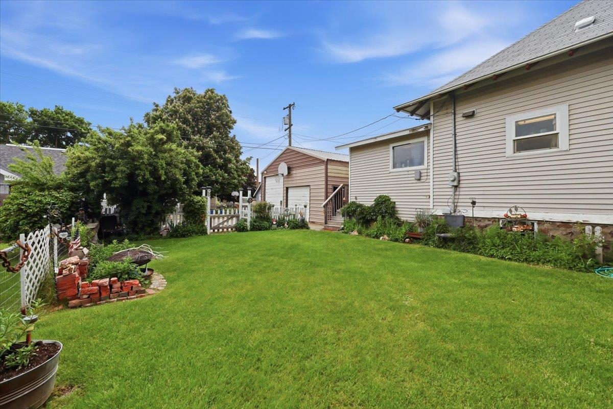 809 Main St - Photo 29