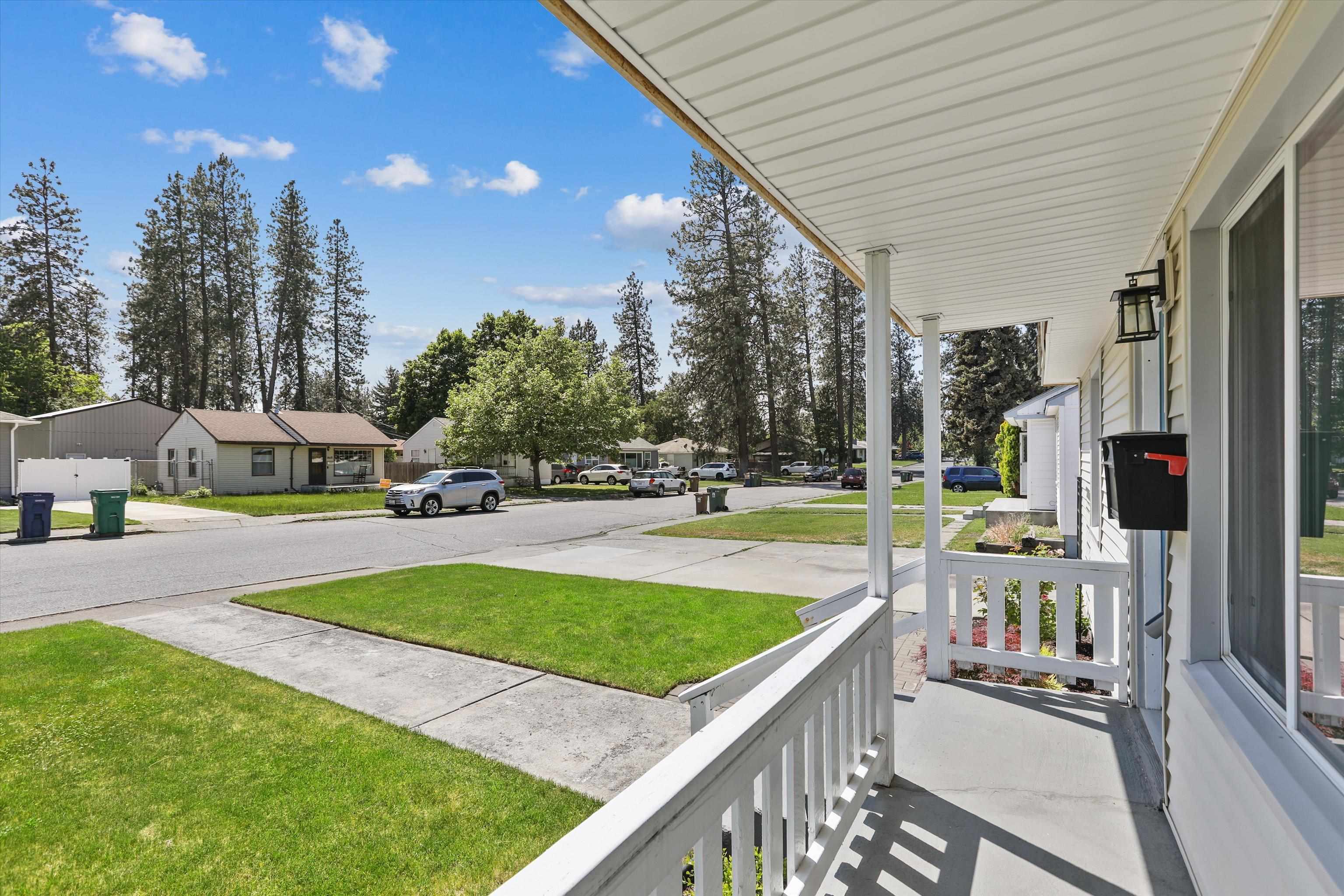 1623 E 40th Ave - Photo 3