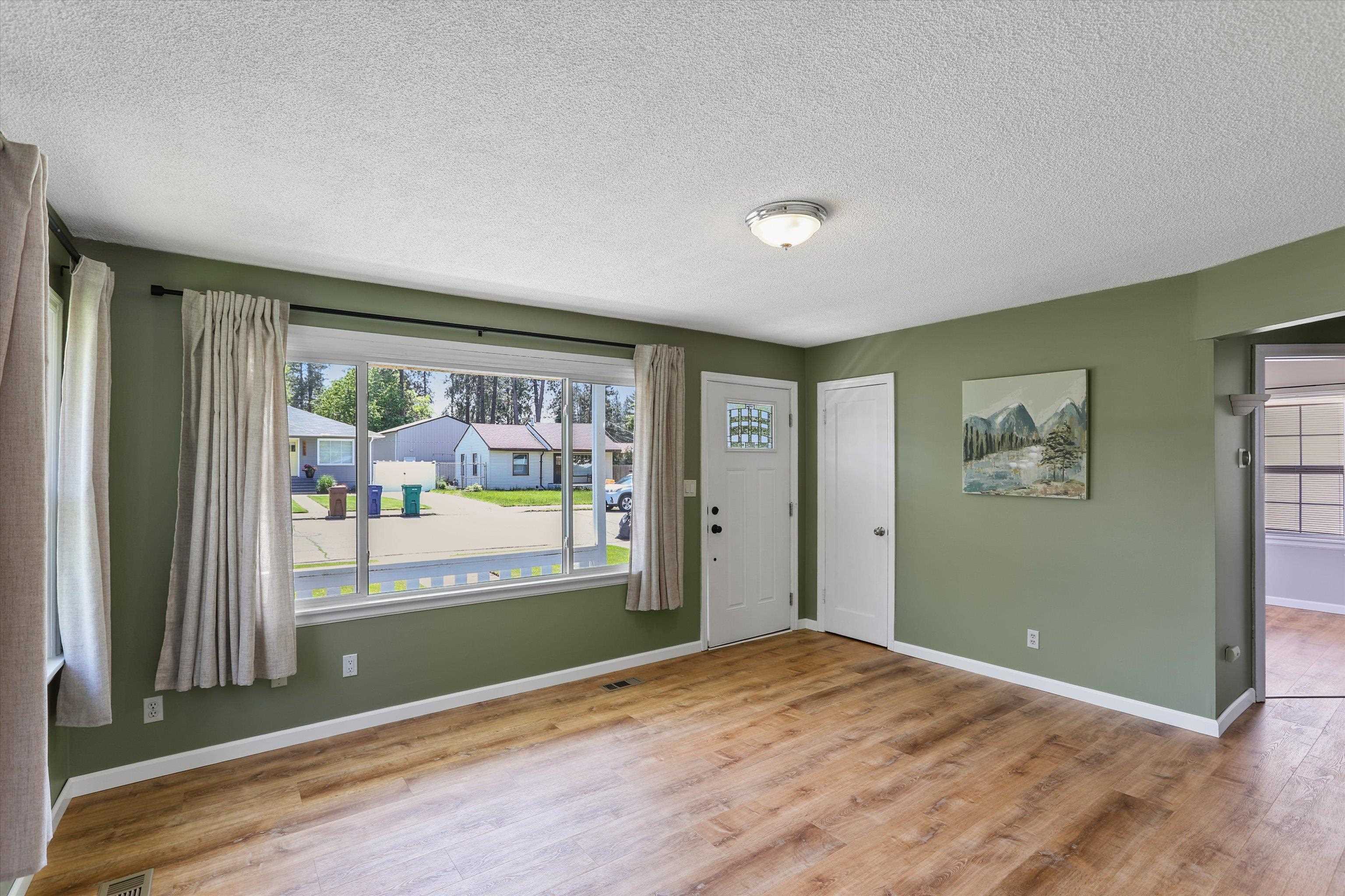 1623 E 40th Ave - Photo 4