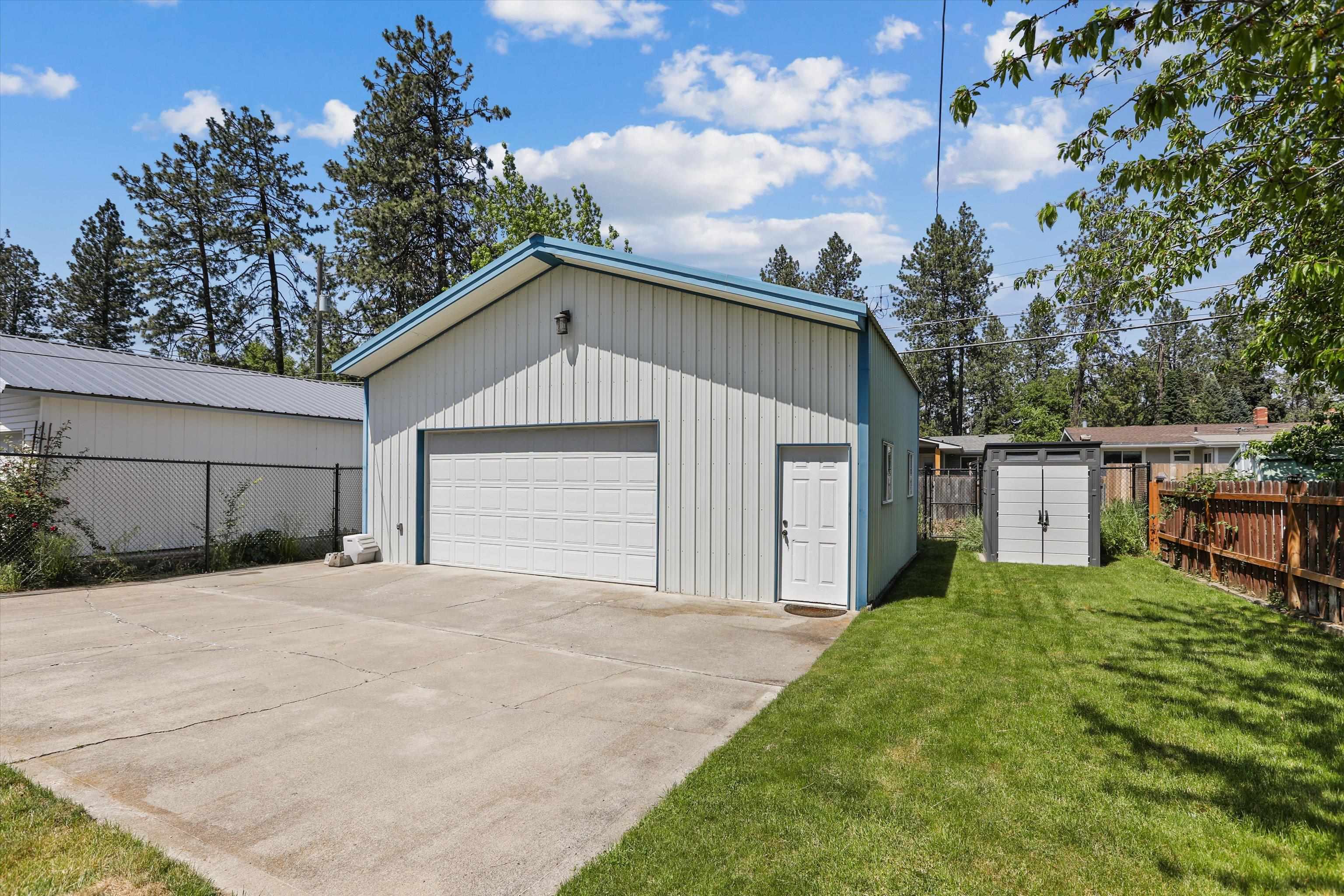 1623 E 40th Ave - Photo 18