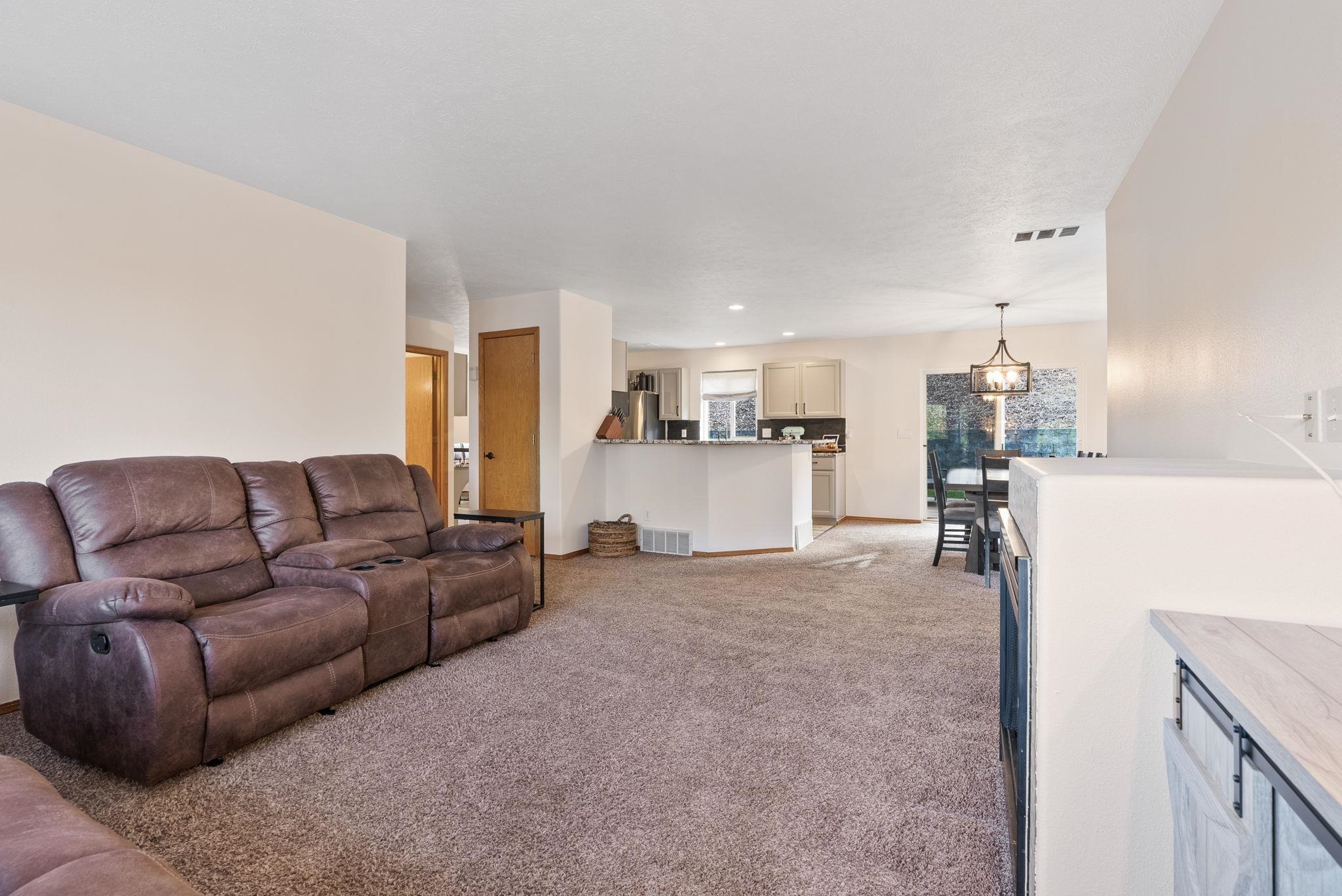 607 W Persimmon Ln - Photo 4