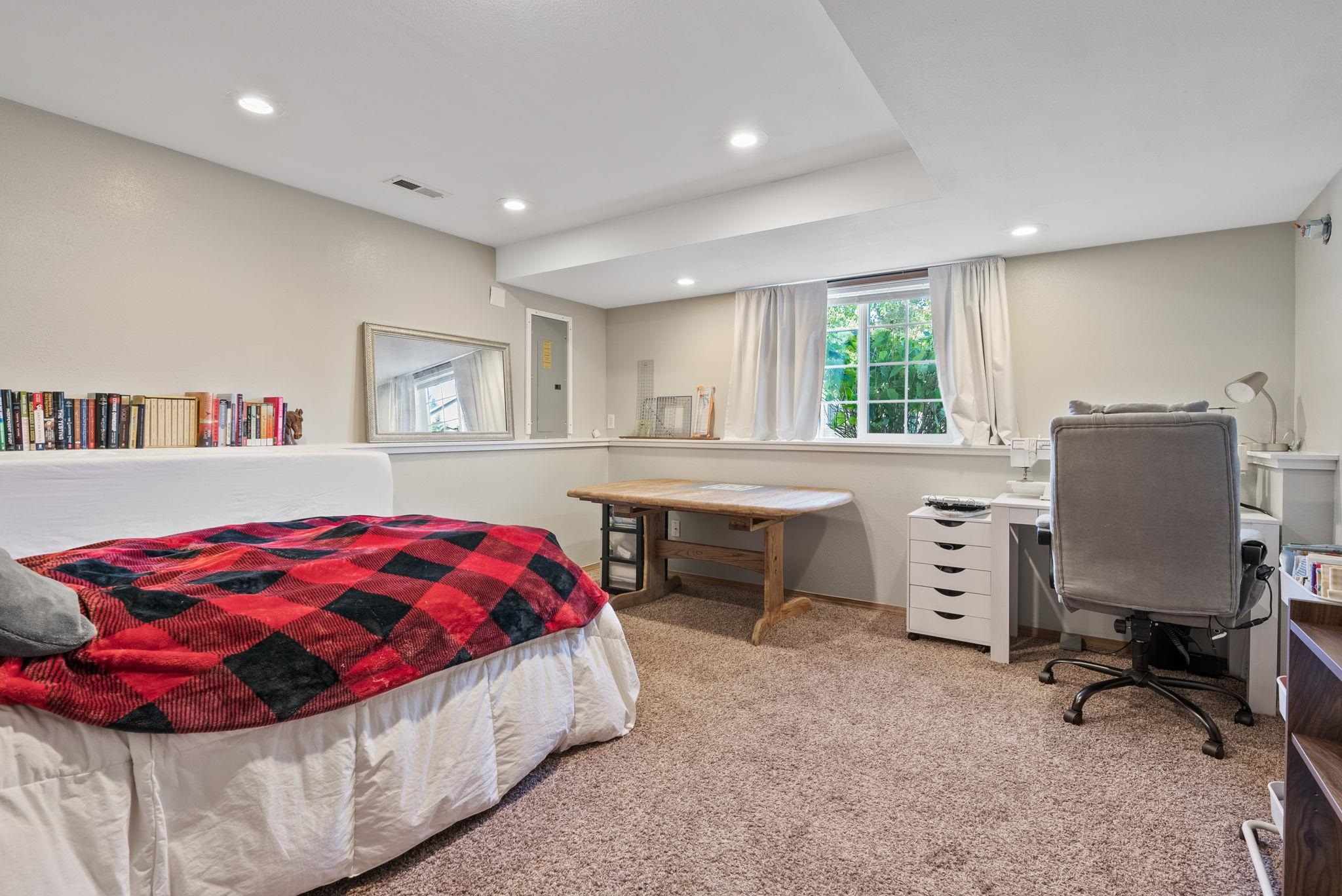 607 W Persimmon Ln - Photo 25