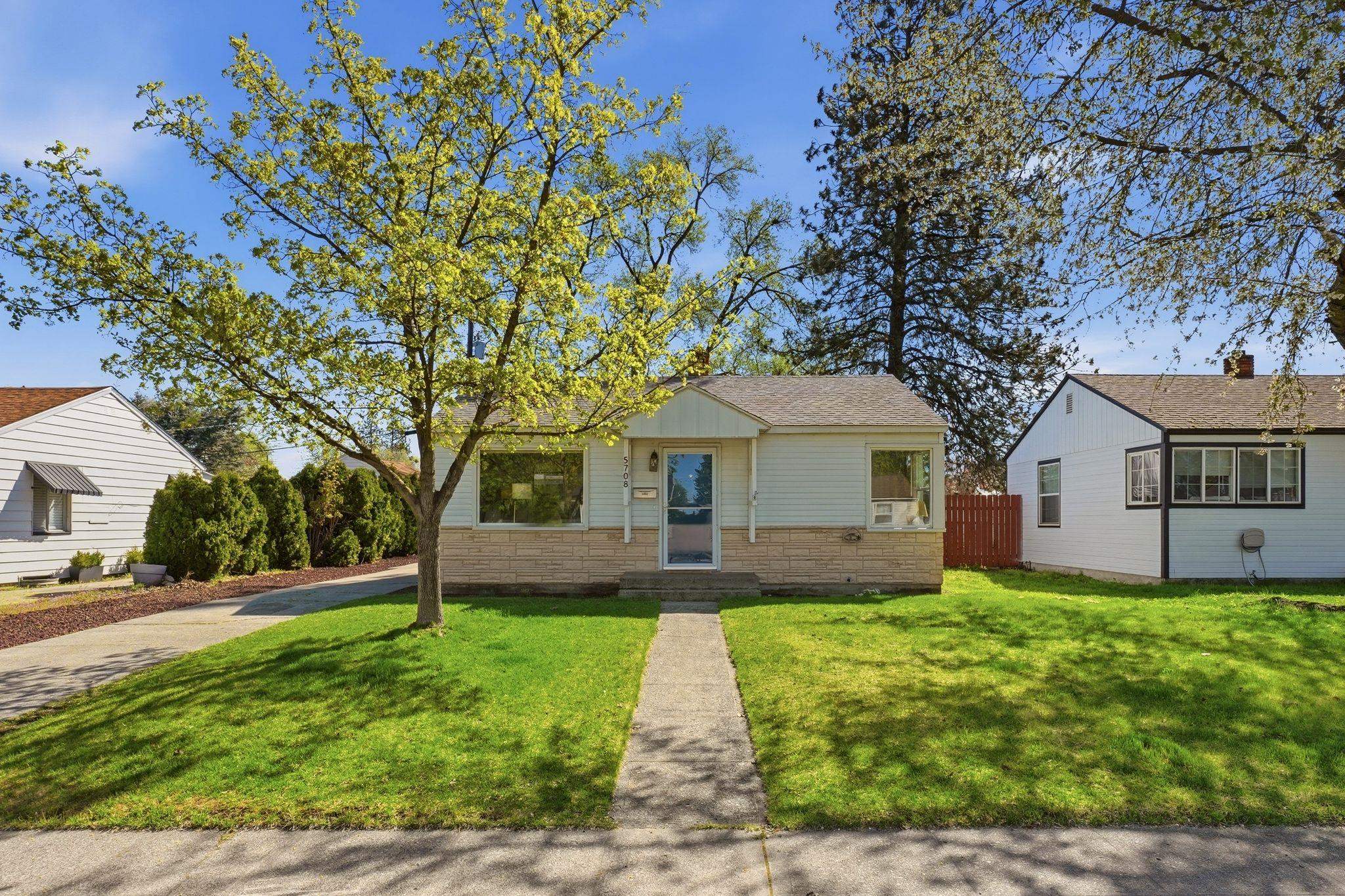 5708 N Milton St - Photo 1